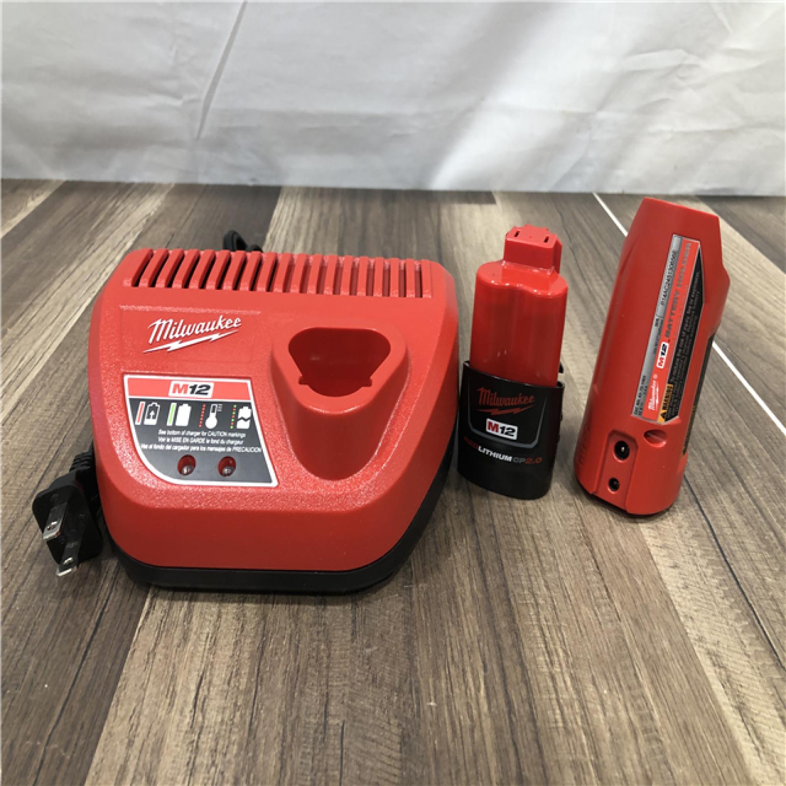 AS-IS Milwaukee Women's Large 12-Volt Lithium-Ion Cordless Axis Black Heated Vest Kit