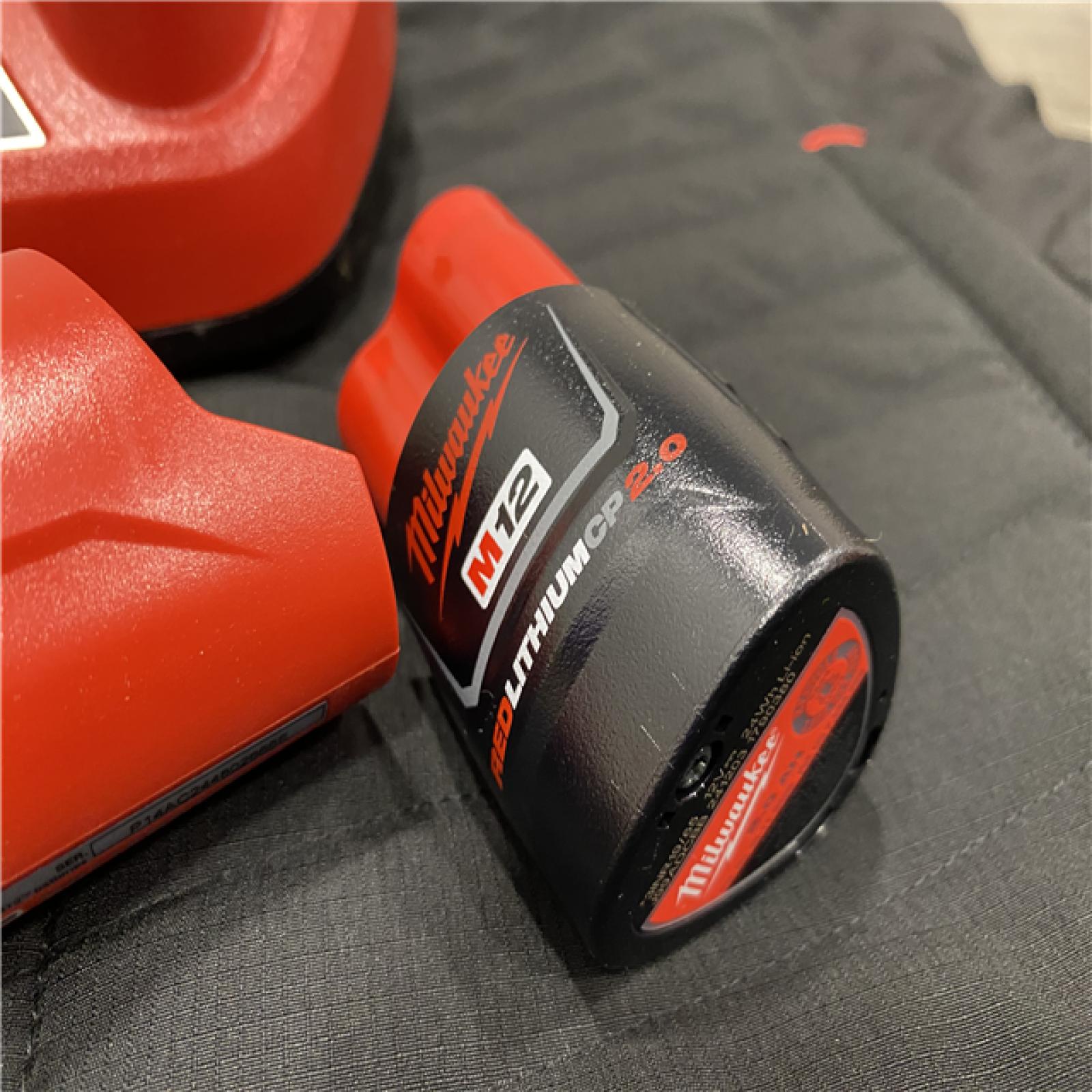 AS-IS Milwaukee Women's X-Large 12V Lithium-Ion Cordless AXIS Black Heated Vest Kit