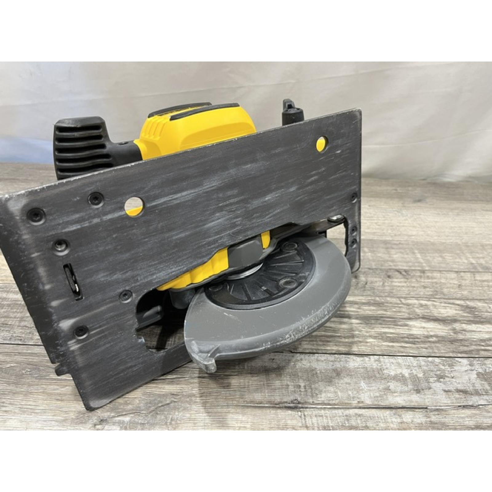 AS-IS DEWALT FLEXVOLT 60V MAX Cordless Brushless 7-1/4 in. Circular Saw with Brake (Tool Only)