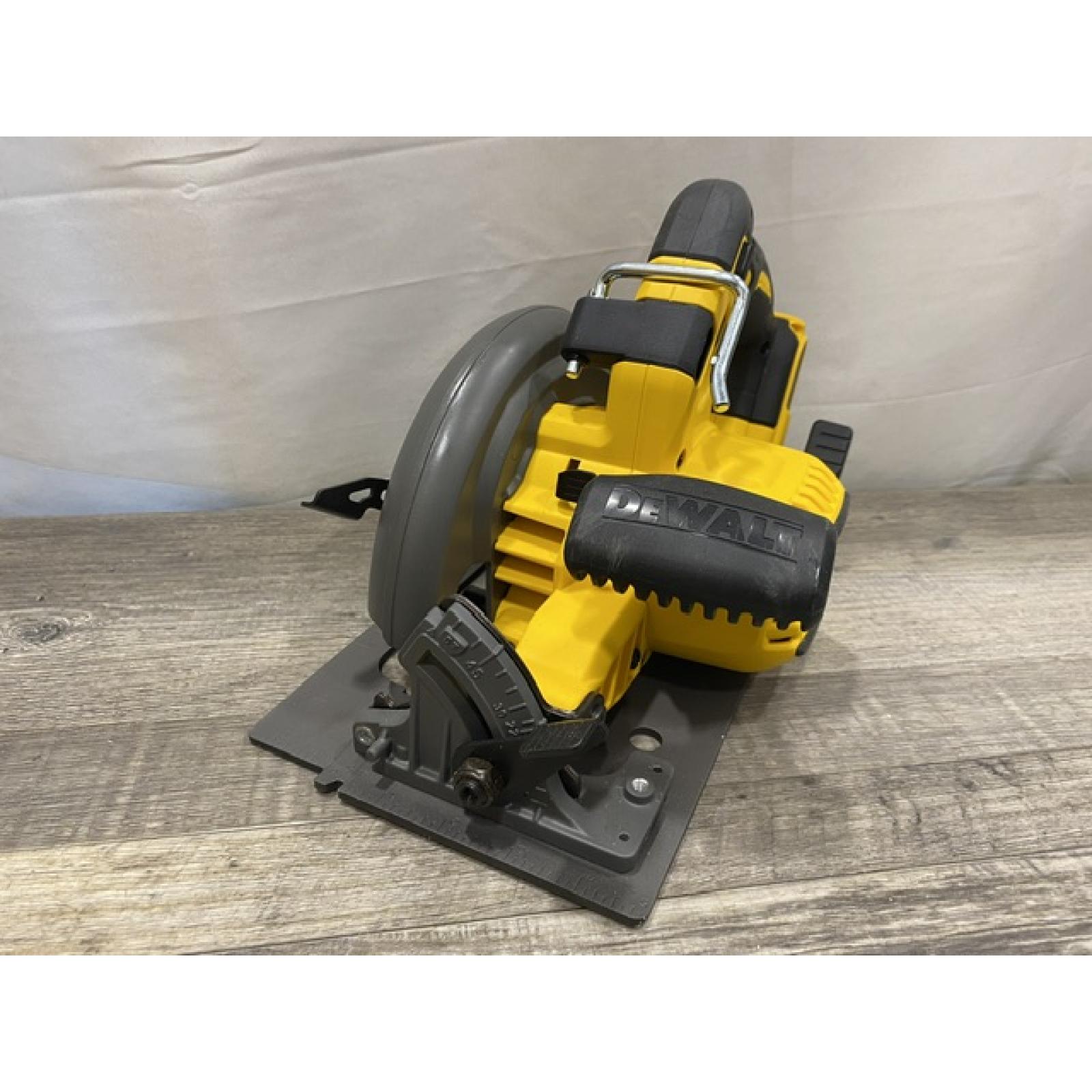 AS-IS DEWALT FLEXVOLT 60V MAX Cordless Brushless 7-1/4 in. Circular Saw with Brake (Tool Only)