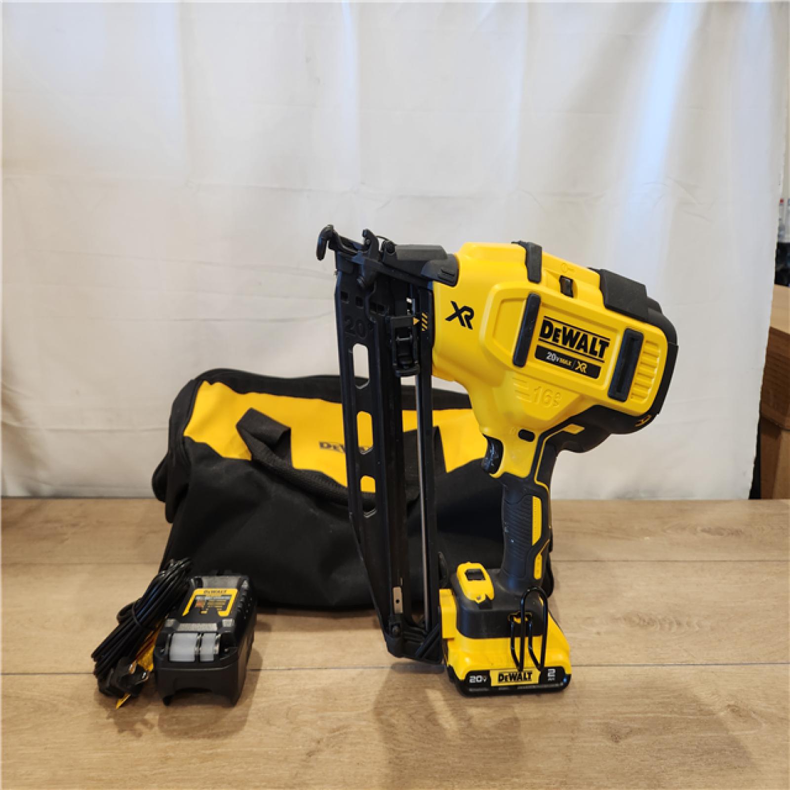 AS-IS- DEWALT 20V MAX XR 16-Gauge Electric Cordless Angled Finishing Nailer Kit