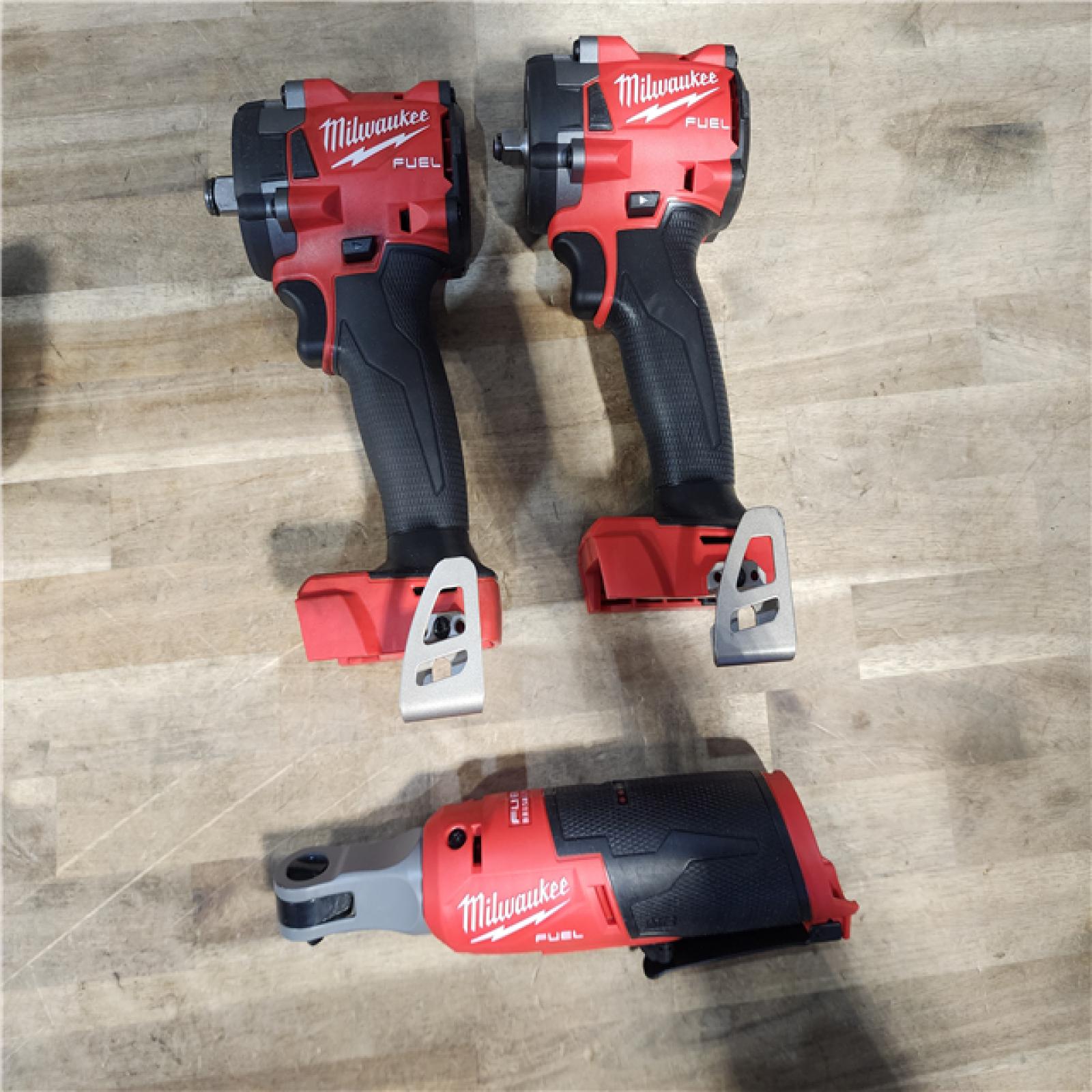 HOUSTON LOCATION - AS-IS MILWAUKEE 3 TOOL COMBO KIT W/ (2) BATTERY & CHARGER