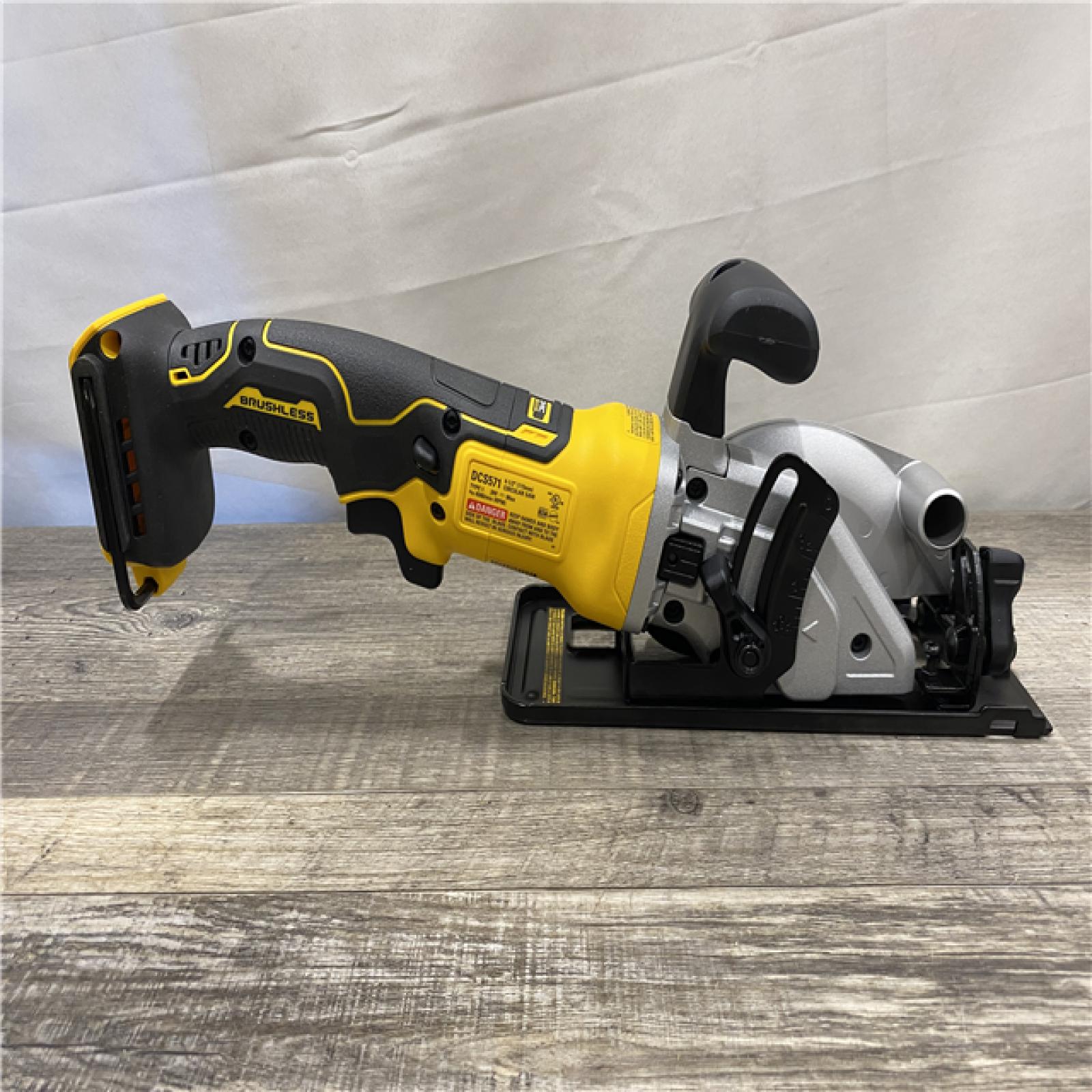 AS-IS DEWALT ATOMIC 20V MAX Cordless Brushless 4-1/2 in. Circular Saw (Tool Only)