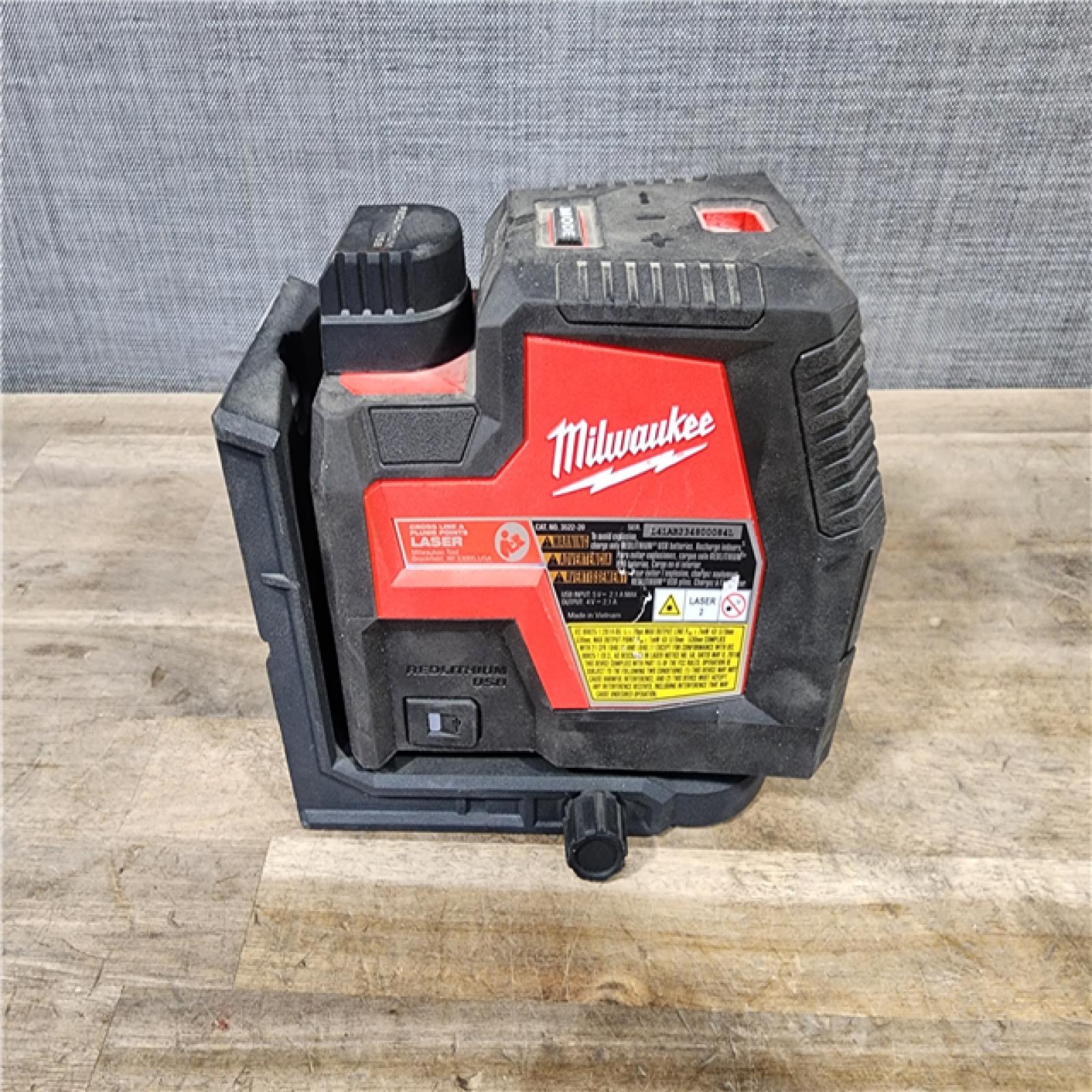 HOUSTON LOCATION - AS-IS Milwaukee-3522-20 Green Beam Laser Cross Line Plumb Point Rechargeable USB Kit (TOOL ONLY)
