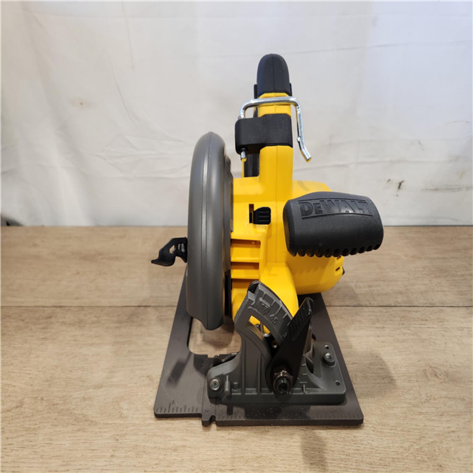 AS-IS- DEWALT FLEXVOLT 60V MAX Cordless Brushless 7-1/4 in. Circular Saw with Brake (Tool Only)