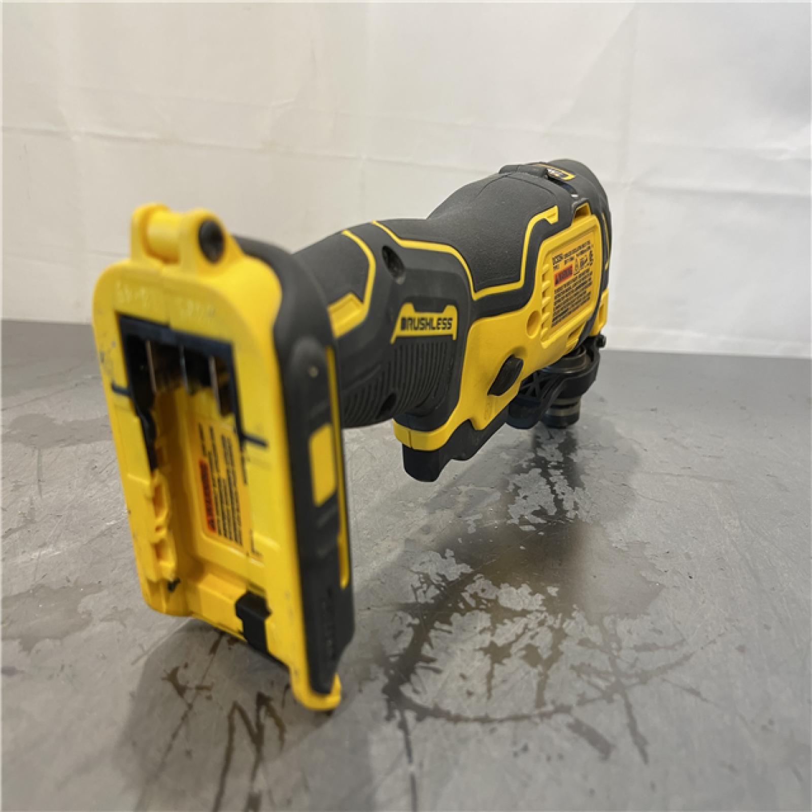 AS-IS - DEWALT ATOMIC 20V MAX Cordless Brushless Oscillating Multi Tool