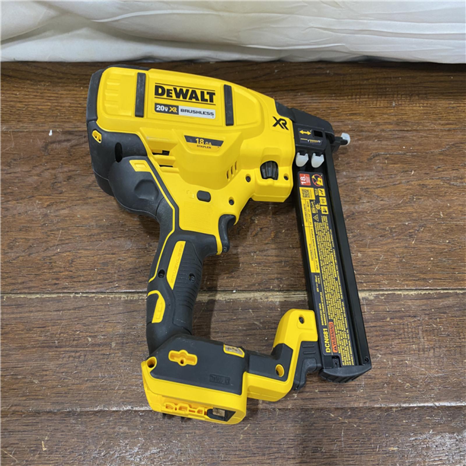 AS-IS DEWALT 20V-MAX XR 18GA BRAD NAILER KIT