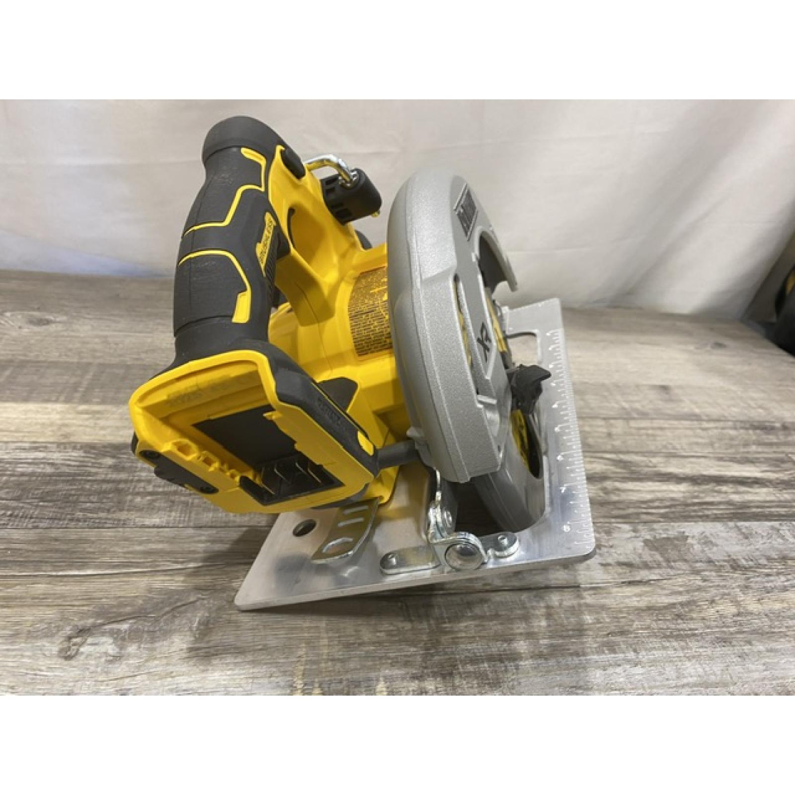 AS-IS DEWALT 20-Volt MAX 7-1/4 in. Cordless Circular Saw (Tool Only)