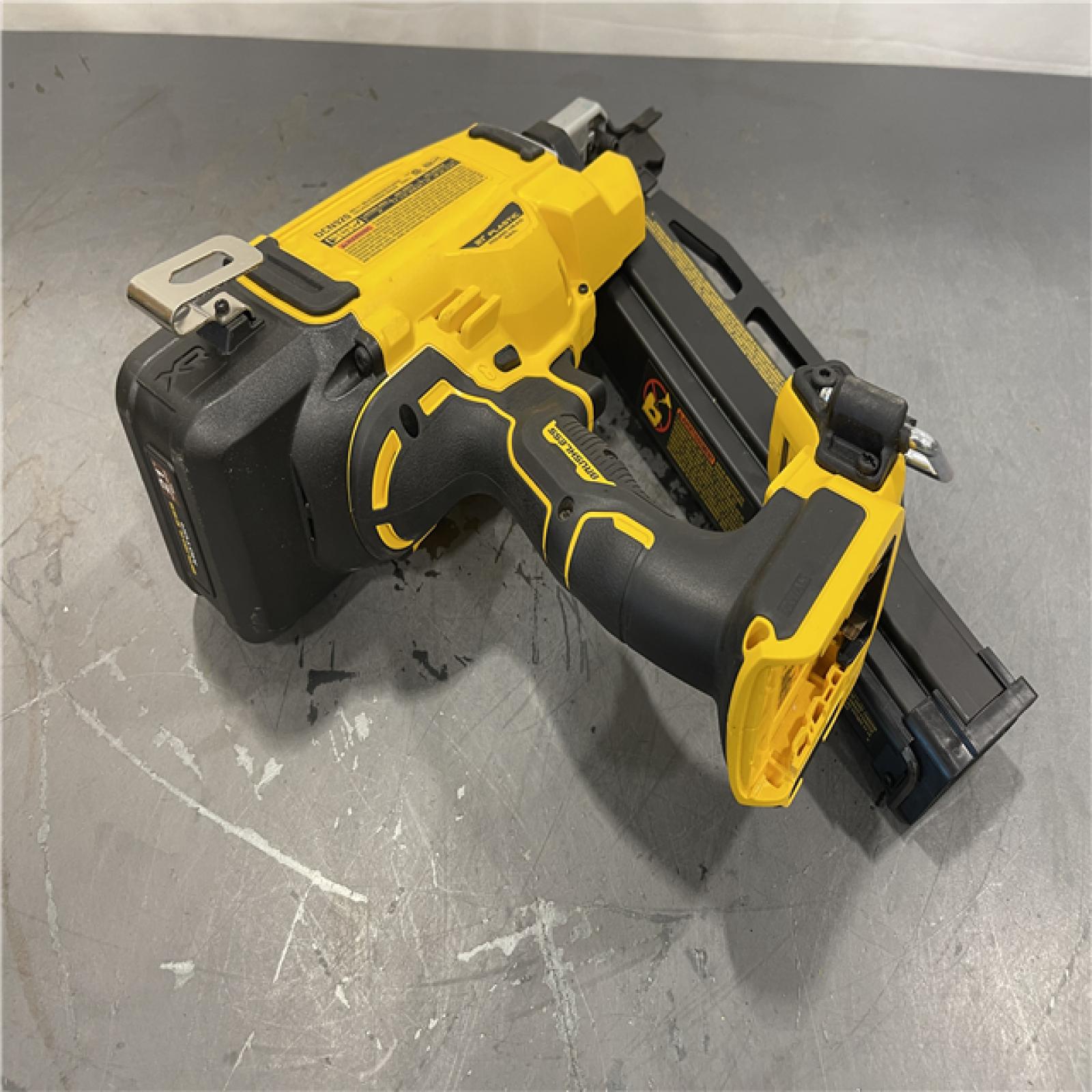 AS-IS - DEWALT 20-Volt 21° Cordless Framing Nailer