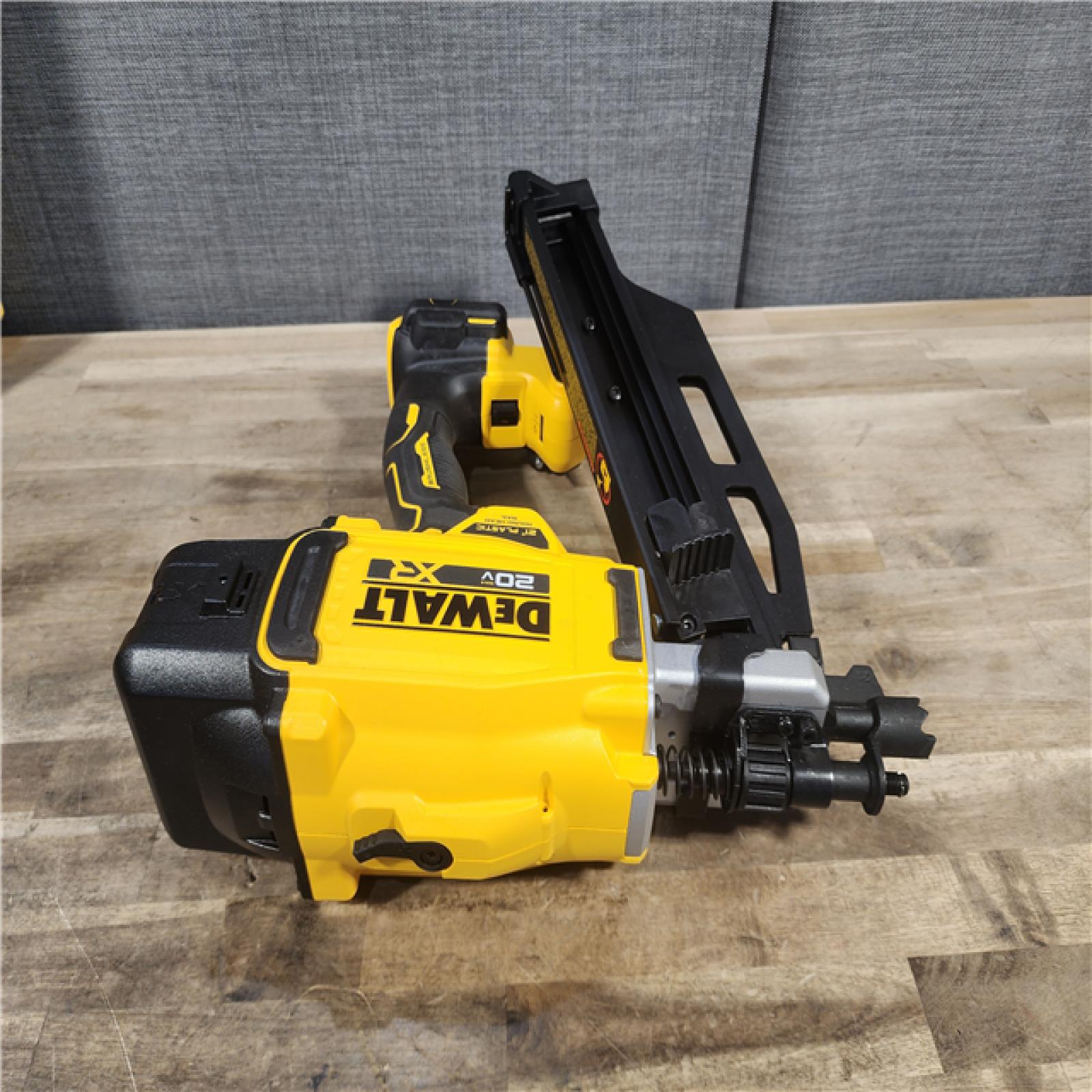 HOUSTON LOCATION - AS-IS (APPEARS LIKE NEW) DEWALT 20-Volt 21° Cordless Framing Nailer (Tool-Only)