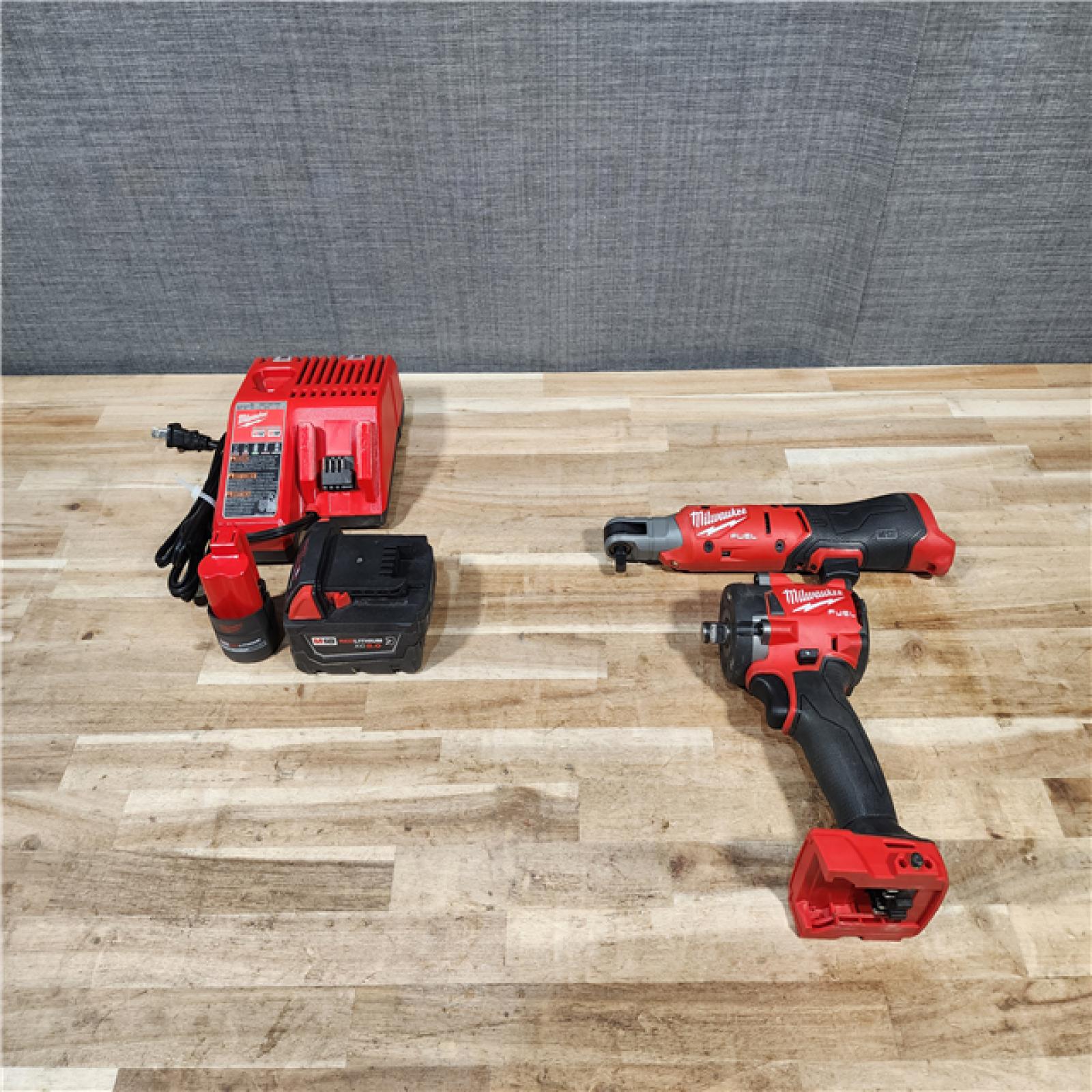 HOUSTON LOCATION - AS-IS MILWAUKEE 2 TOOL COMBO KIT W/ (2) BATTERY & CHARGER