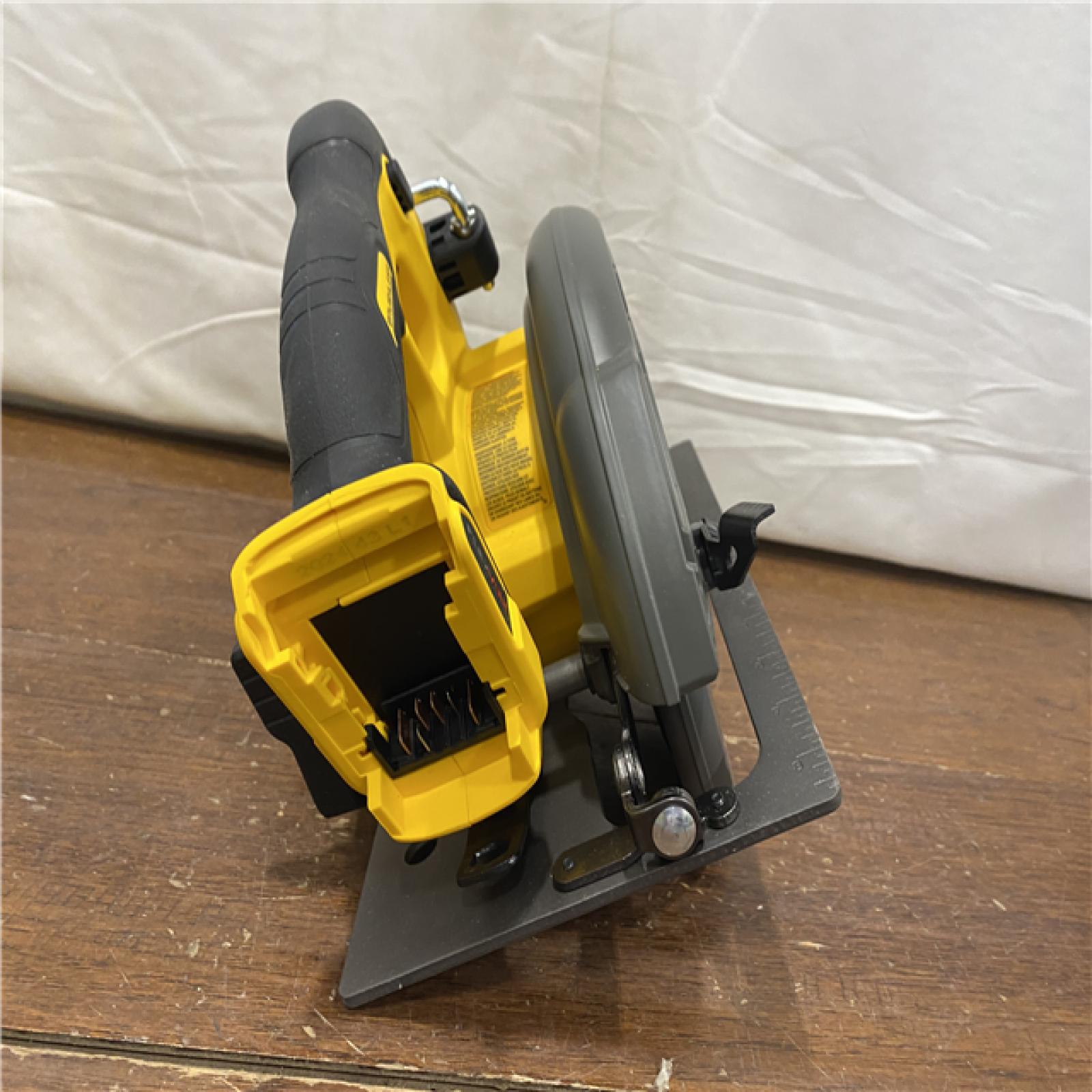 AS-IS DeWALT Flexvolt Max 7-1/4  60V Brushless Circular Saw DCS578B