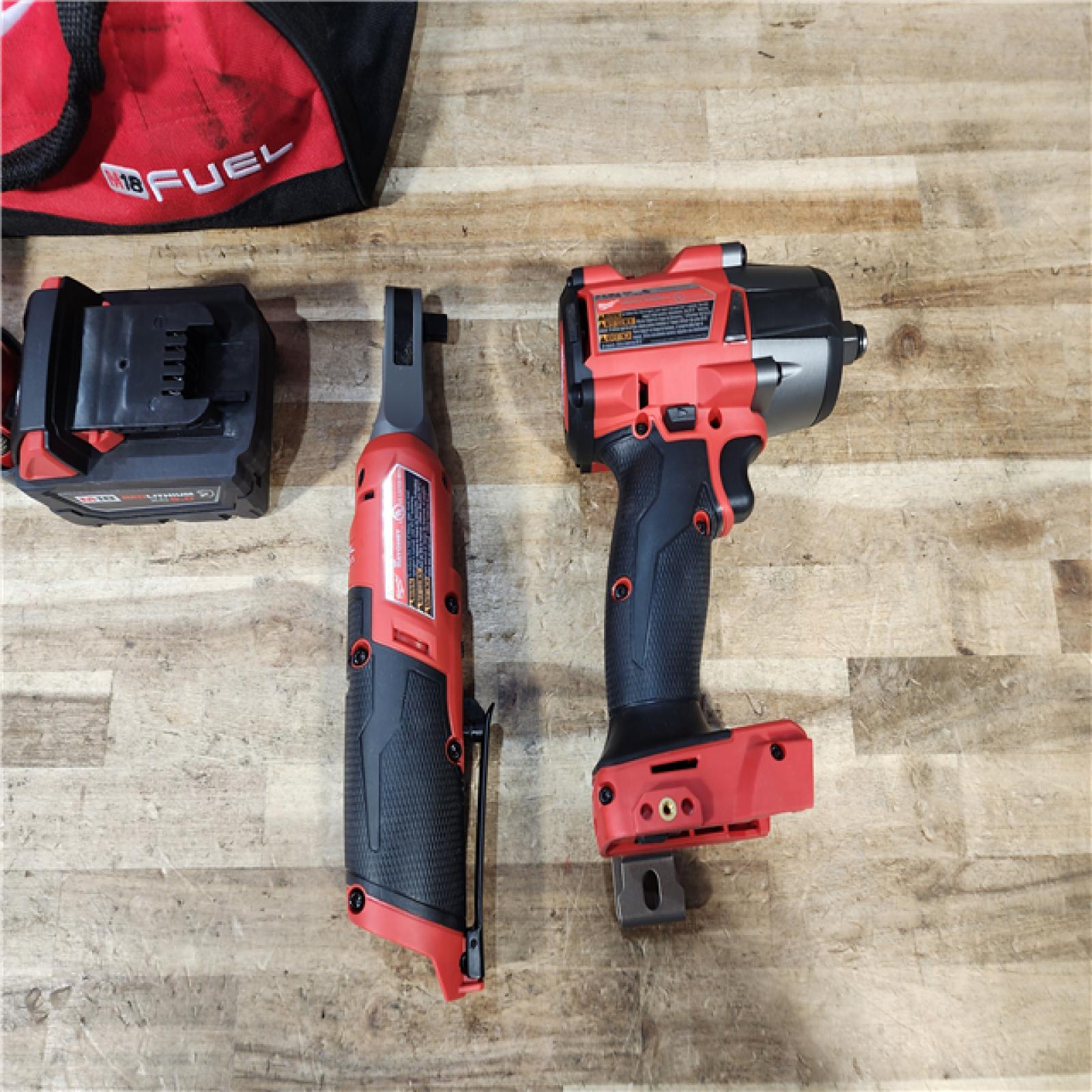 HOUSTON LOCATION - AS - IS Milwaukee 2 Tool Combo Kit W/ (2) Battery & Charger