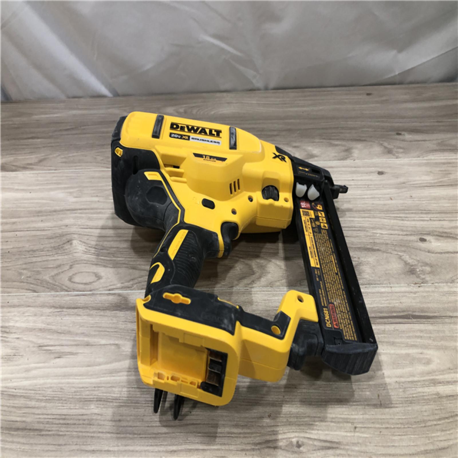 AS-IS DeWALT DCN681D1 20V MAX 18ga Cordless Narrow Crown Stapler Kit