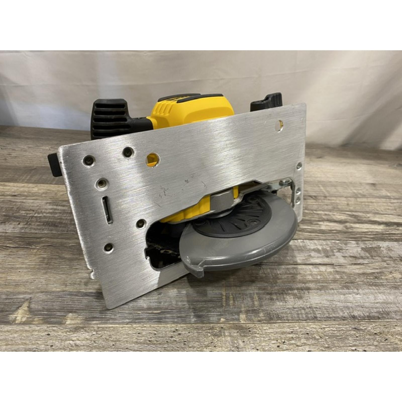 AS-IS DEWALT 20-Volt MAX 7-1/4 in. Cordless Circular Saw (Tool Only)