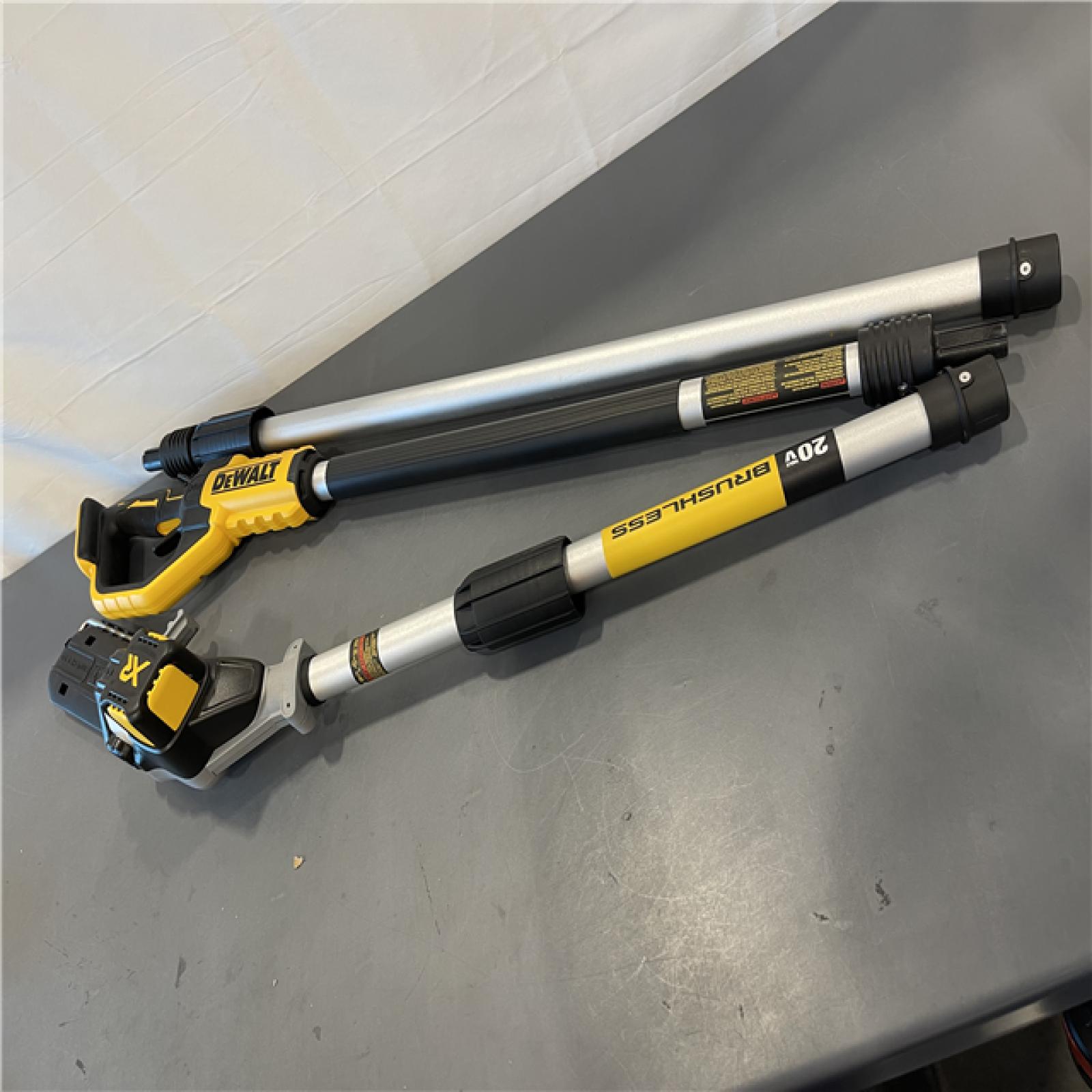 Like New! - DEWALT 20V MAX 8in. Brushless Cordless Battery Powered Pole Saw (Tool Only)