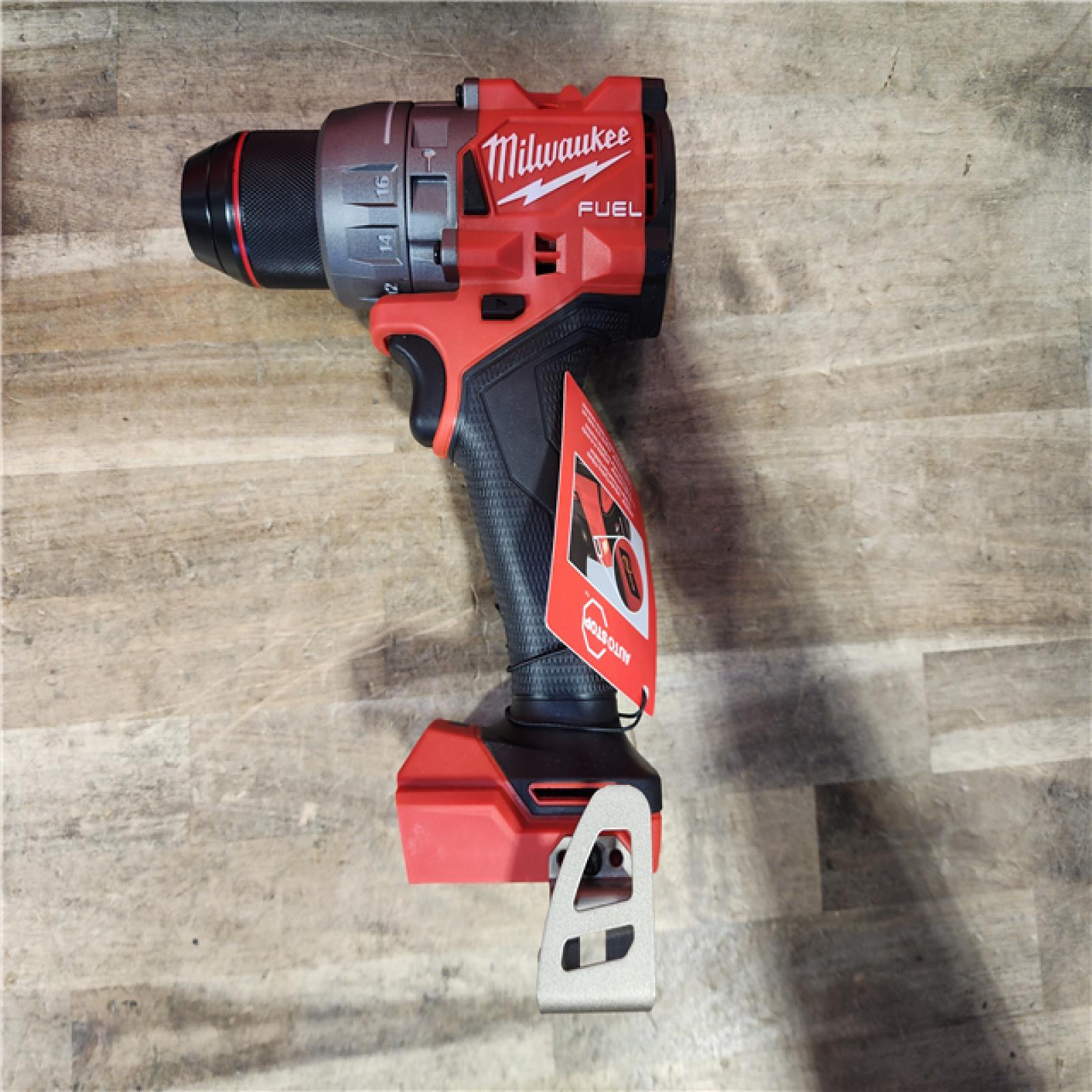 HOUSTON LOCATION - AS-IS (APPEARS LIKE NEW) Milwaukee FUEL 18V Lithium-Ion Brushless Cordless 1/2 in. Hammer Drill Driver Kit