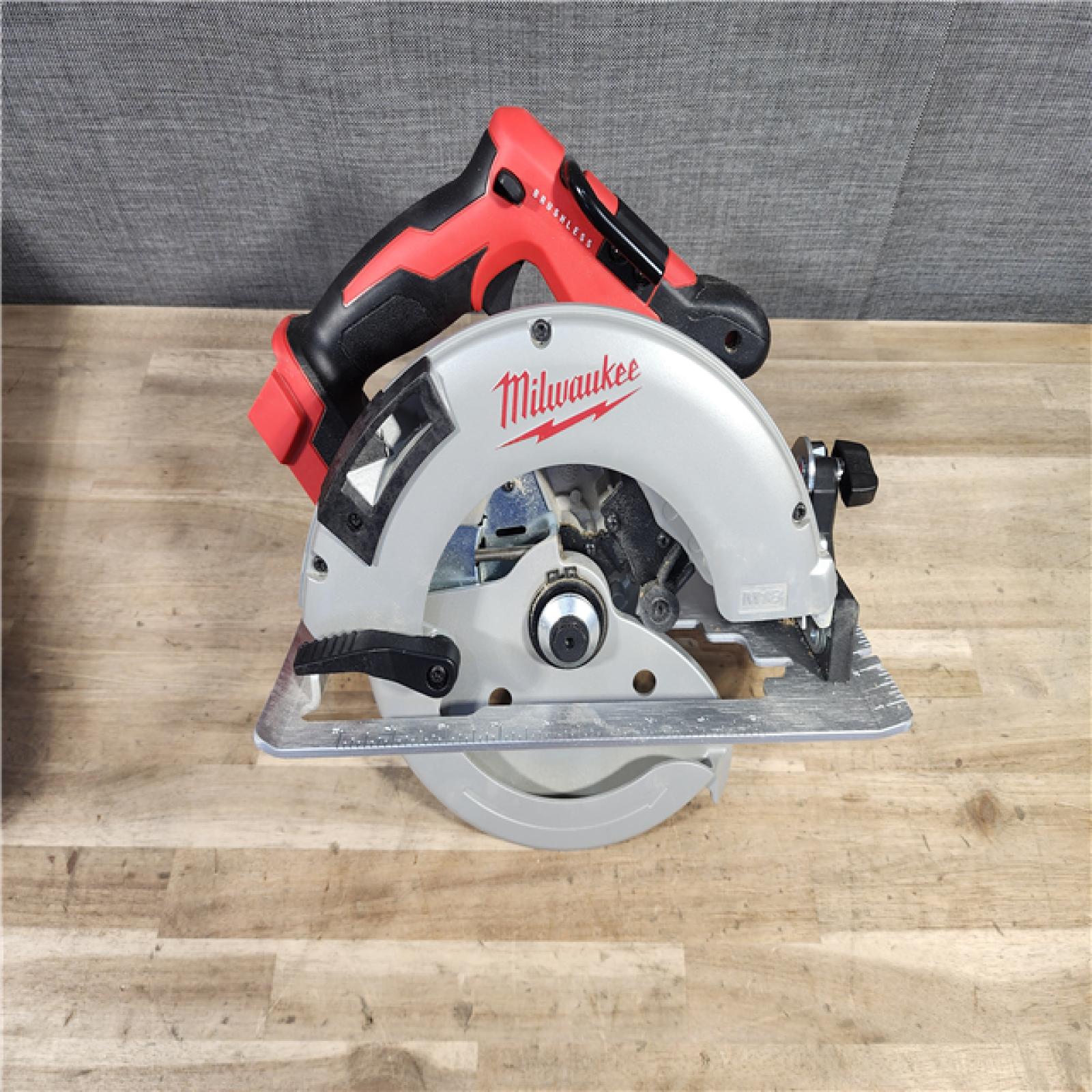 HOUSTON LOCATION - AS-IS Milwaukee 7-1/4 18V Brushless Circular Saw 2631-20 (Bare Tool)