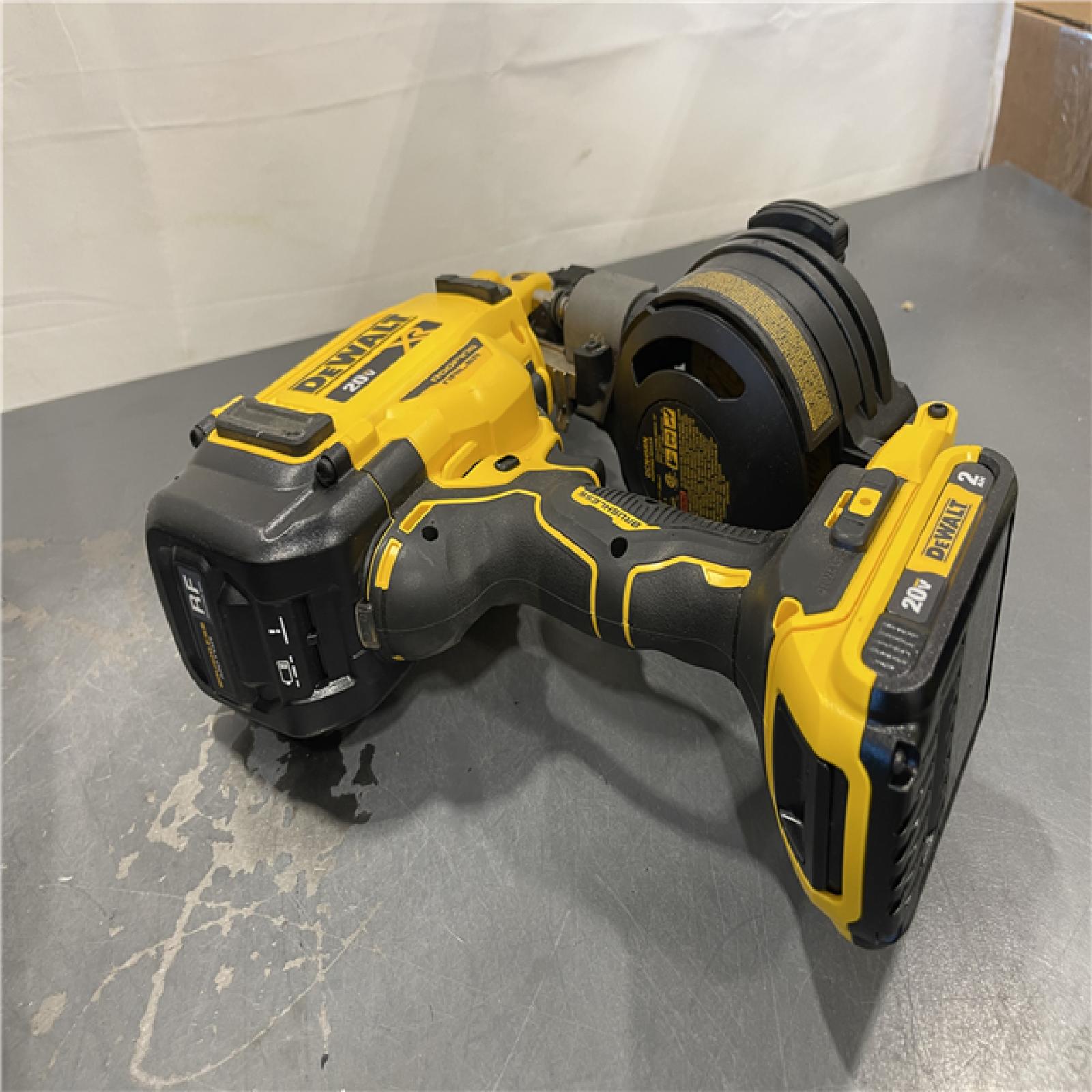 AS-IS - DEWALT 20V MAX Lithium-Ion 15-Degree Electric Cordless Roofing Nailer Kit