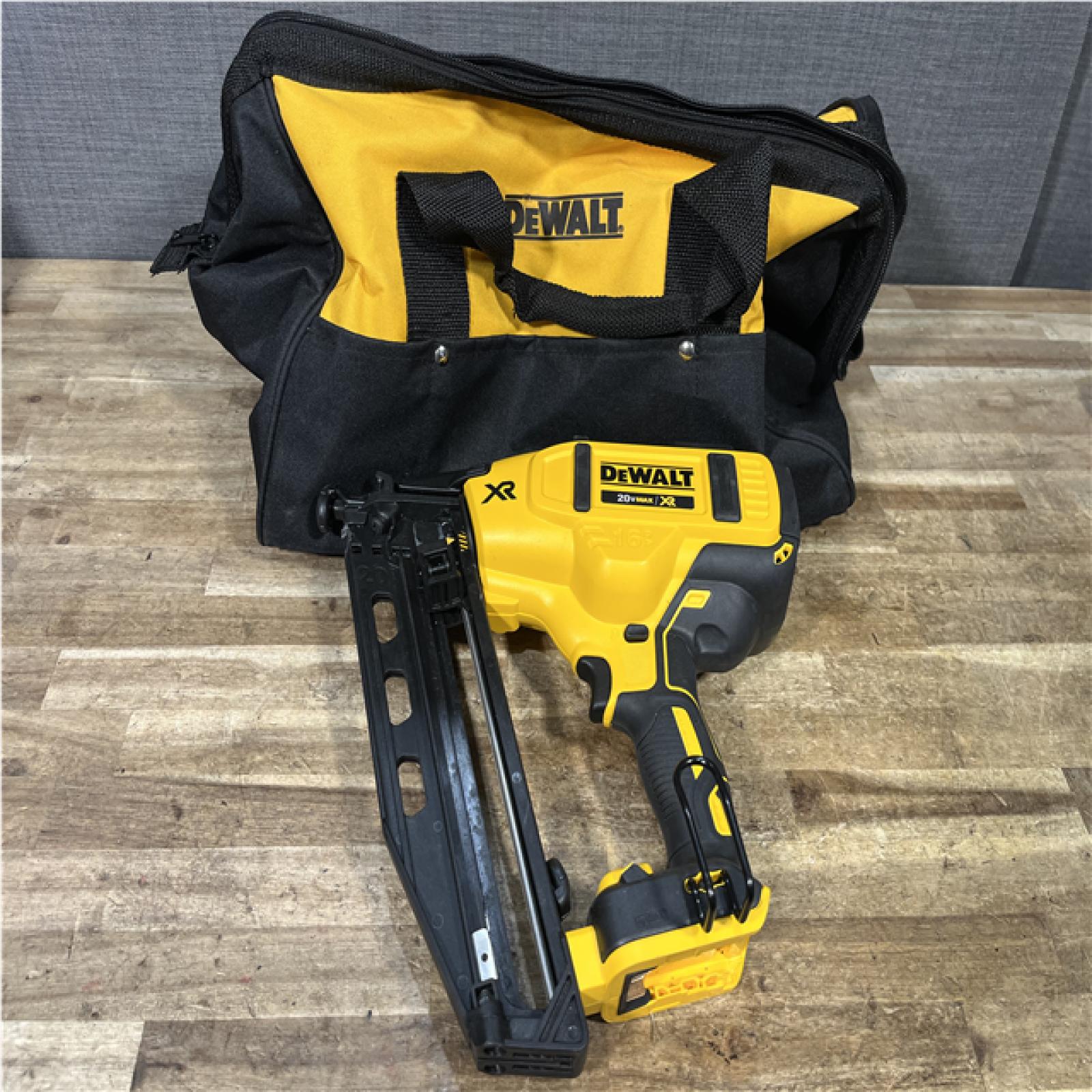 Houston Location AS-IS DeWalt18v XR Cordless Brushless 2nd Fix Finish Nail Gun
