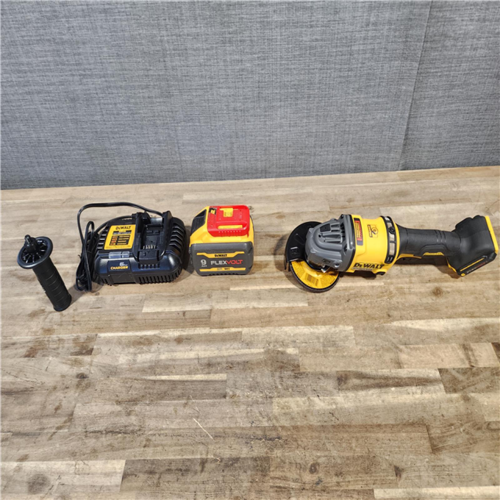 HOUSTON LOCATION - AS-IS DeWalt FLEXVOLT 60V Cordless 4-1/2 to 6 in. Grinder Kit (Battery & Charger)