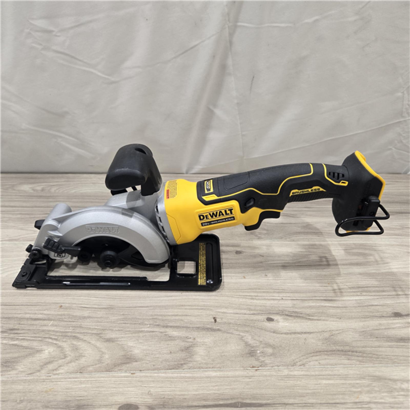 AS-IS DEWALT ATOMIC 20V MAX Cordless Bruhless 4-1/2 in. Circular Saw (Tool Only)