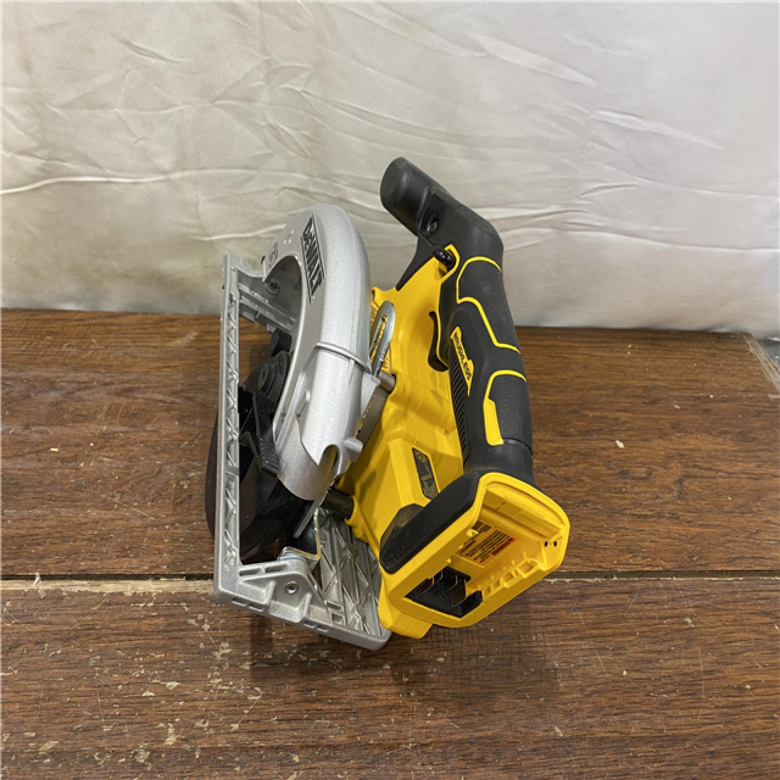 AS-IS DeWALT DCS565B 20V Max Brushless 6.5   Cordless Circular Saw (TOOL ONLY)