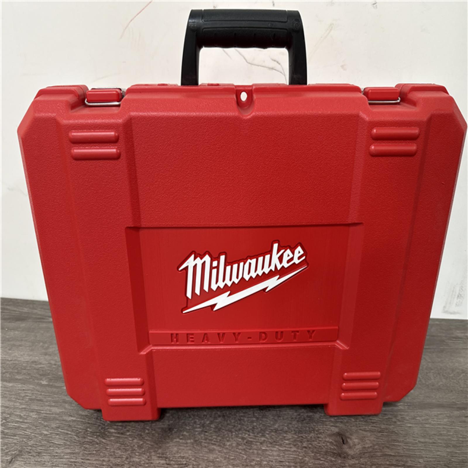 California AS-IS Milwakee M12 Force Logic Press Tool Kit  Includes (2) Batteries  Charger & Hard Case