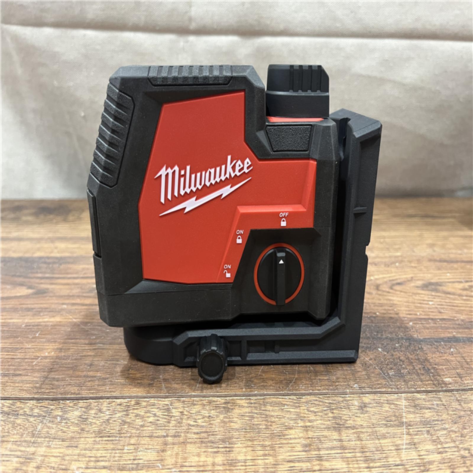 AS-IS Milwaukee-3632-21 M12 Green Beam Laser 360Â° 3-Plane Kit