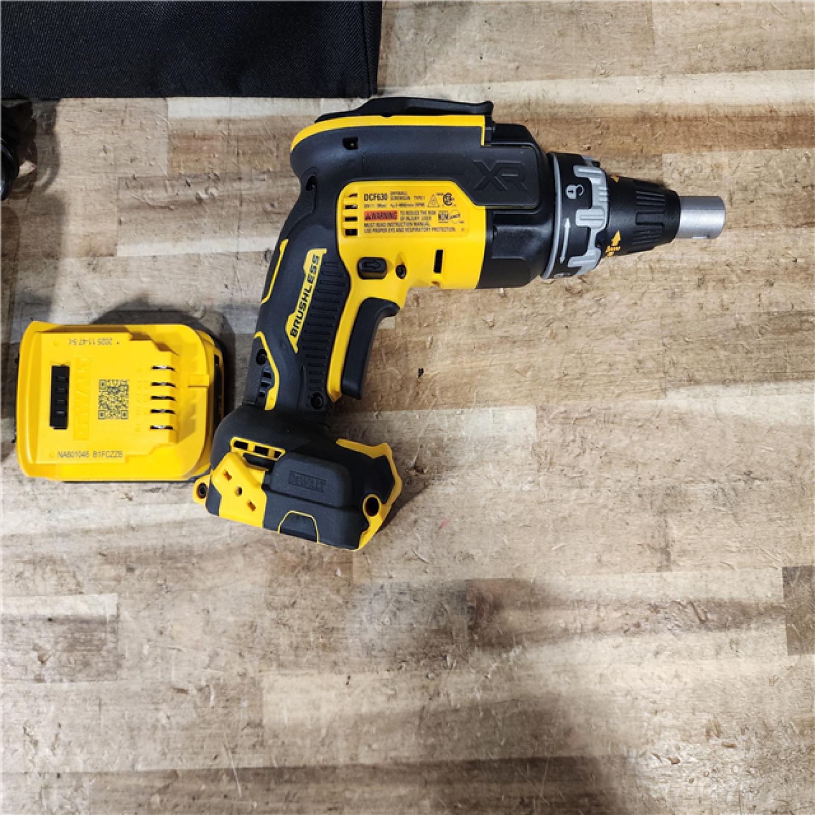 HOUSTON LOCATION - AS - IS DEWALT 20V MAX Cordless Brushless Screw Gun Kit