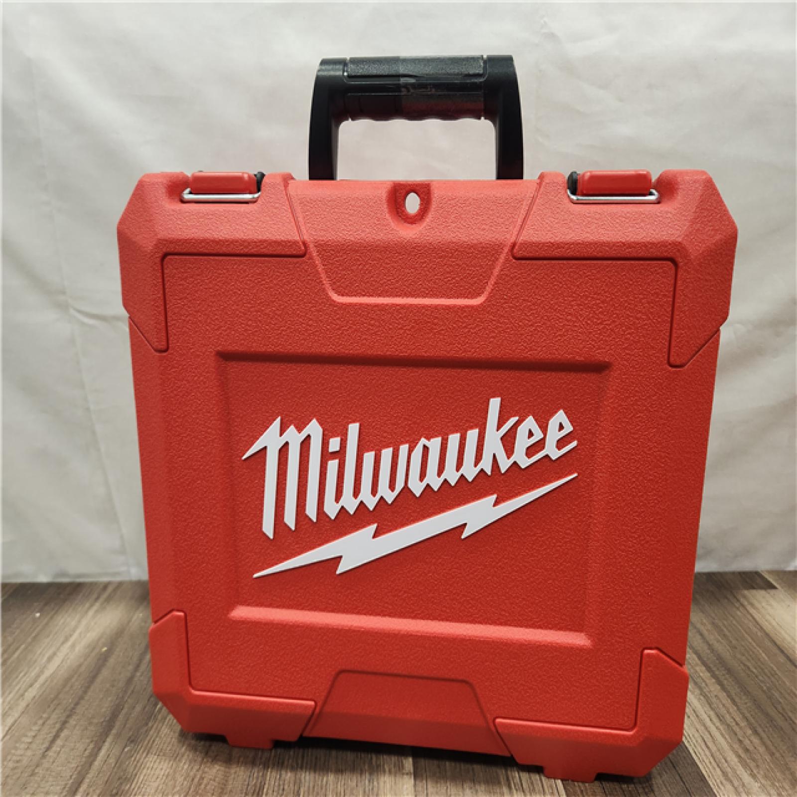 AS-IS- Milwaukee M12 12-Volt Lithium-Ion Cordless PEX Expansion Tool Kit with (2) 1.5 Ah Batteries  (3) Expansion Heads and Hard Case
