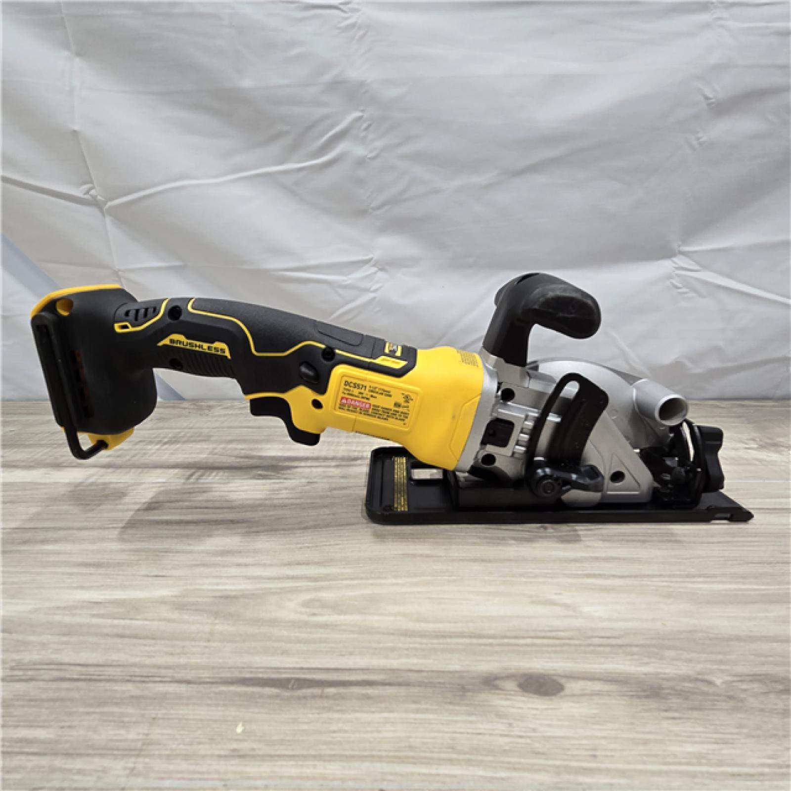 LIKE NEW! - DEWALT ATOMIC 20V MAX Cordless Brushless 4-1/2 in. Circular Saw (Tool Only)