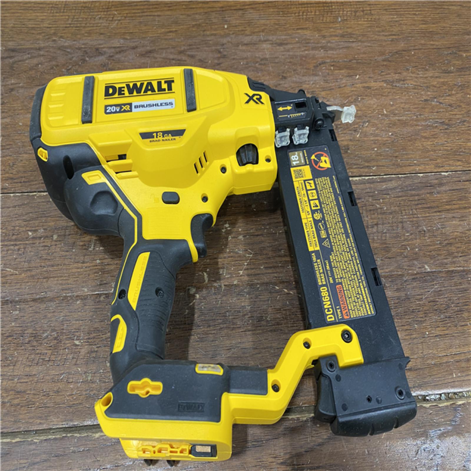 AS-IS DEWALT 20V MAX XR 18 Gauge Brad Nailer Kit