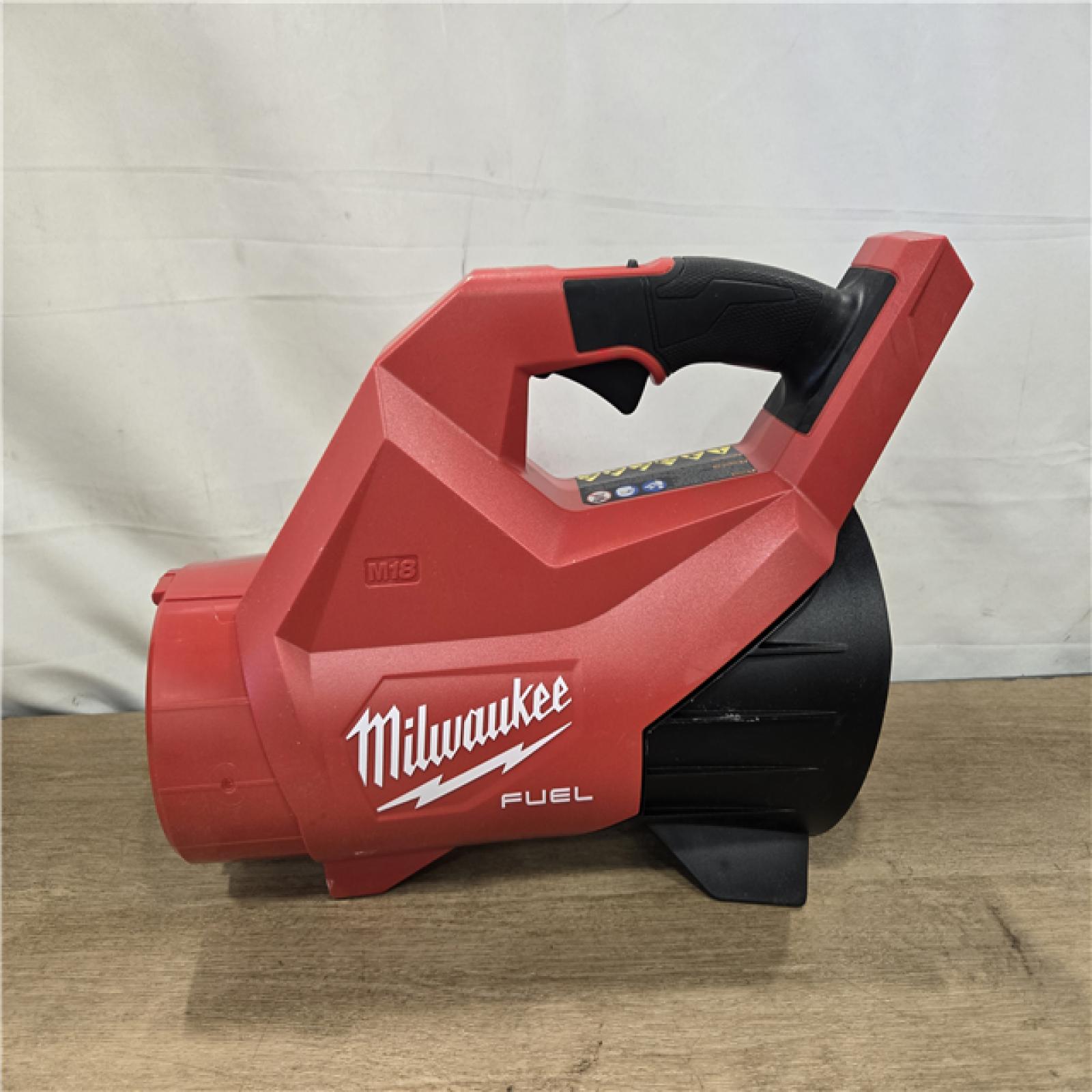 AS-IS Milwaukee FUEL 120 MPH 500 CFM 18V Cordless Leaf Blower Kit