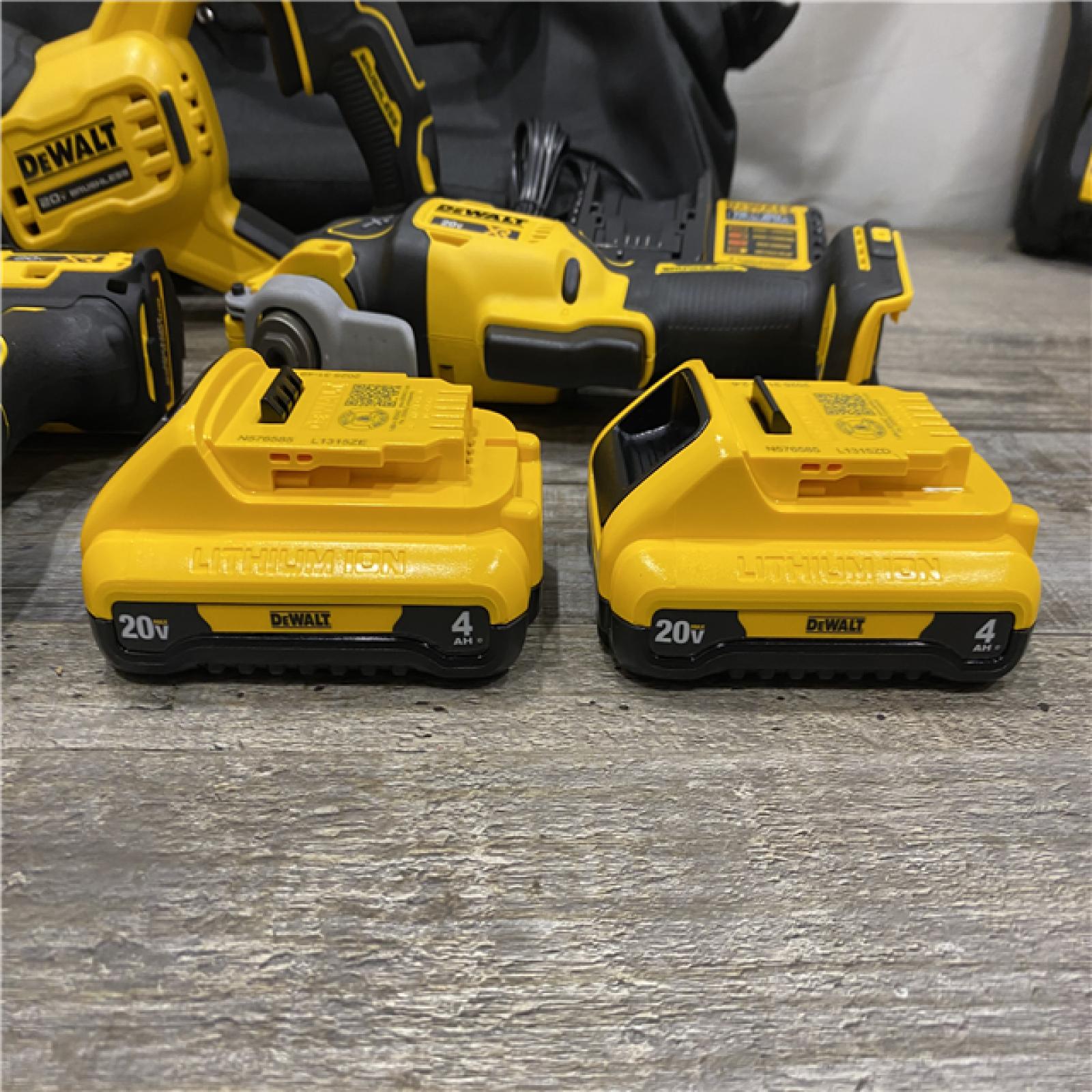AS-IS DEWALT 20-Volt Maximum Lithium-Ion Cordless 4-Tool Combo Kit