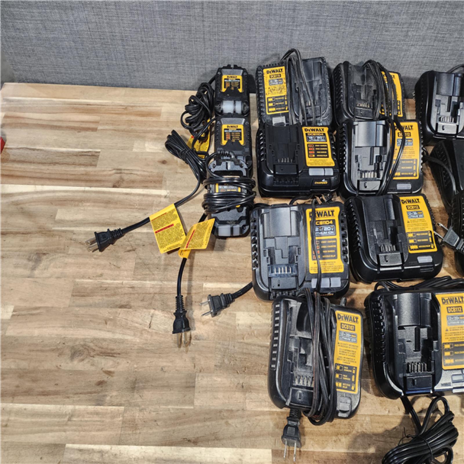 HOUSTON LOCATION - AS - IS DEWALT BATTERY CHARGER PACK QTY - 15