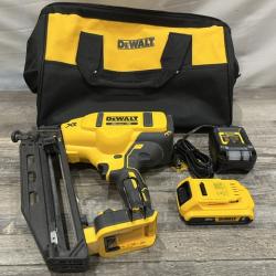 AS-IS DEWALT 20V MAX XR 16-Gauge Electric Cordless Angled Finishing Nailer Kit