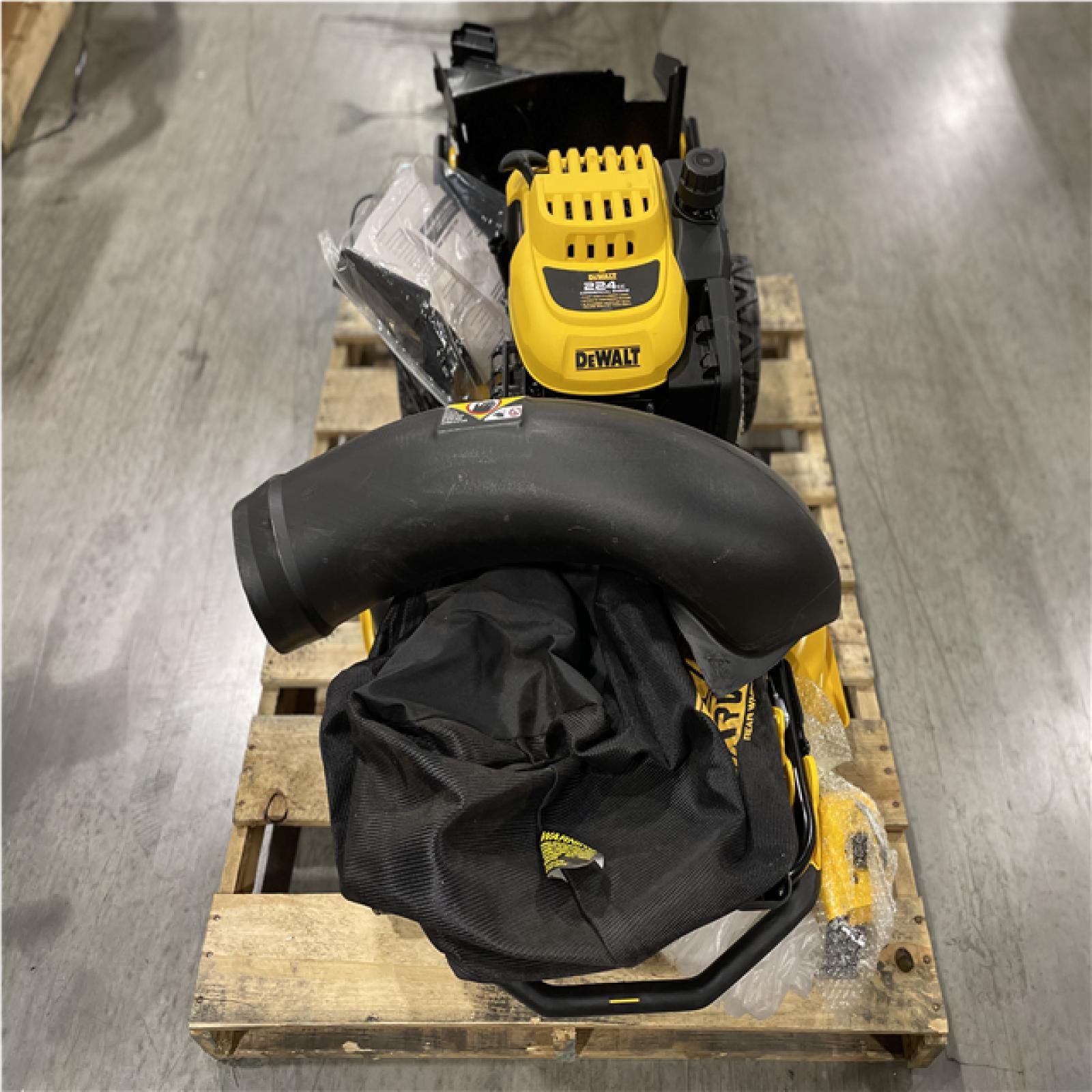 DALLAS LOCATION- AS-IS DEWALT 28 in. 224cc E-GOV Engine 3-in-1 Gas RWD Self-Propelled Lawn Mower RWD