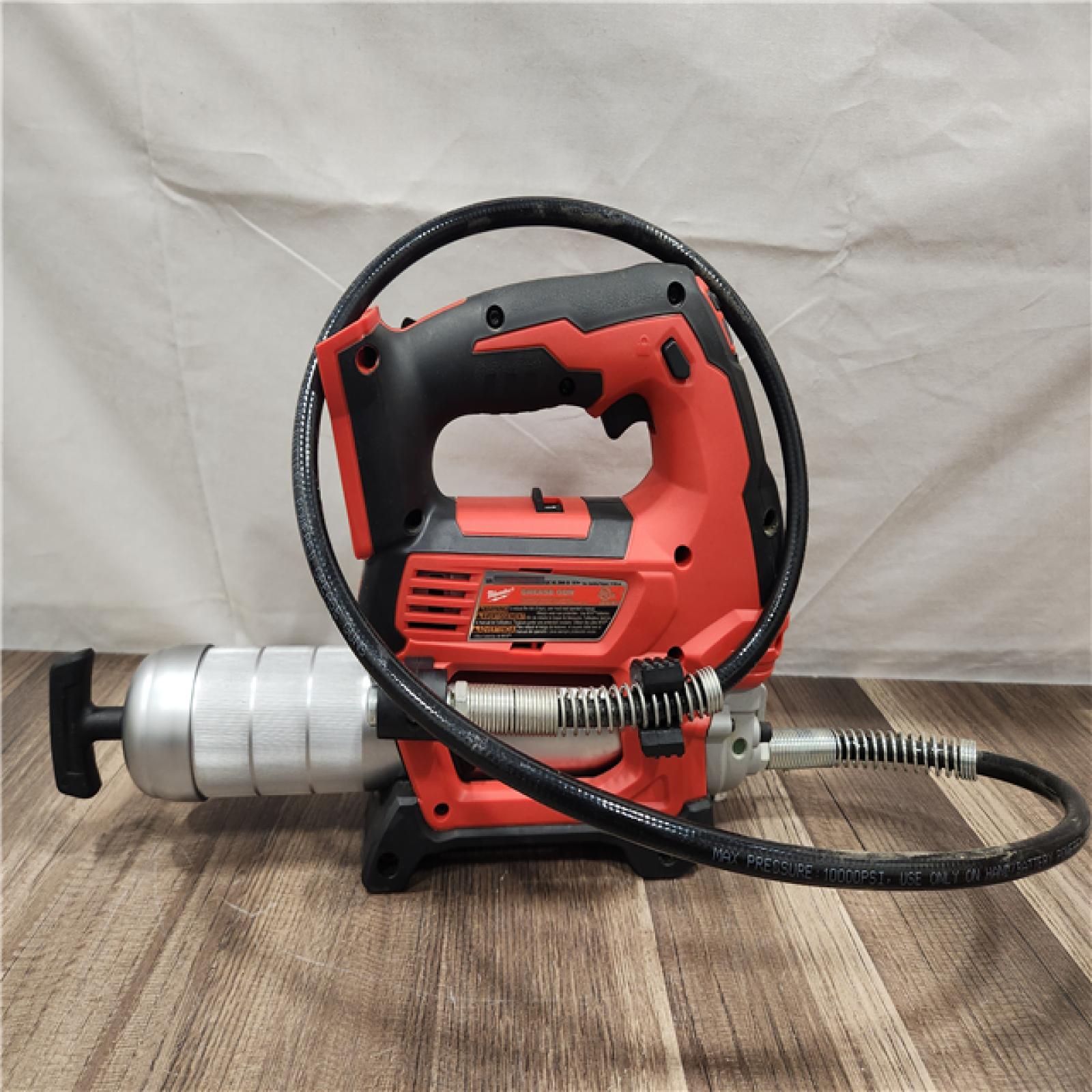 AS-IS- Milwaukee Tool 10 000 PSI 14 Oz Battery-Operated Grease Gun - 48 Flexible Hose  31 Strokes/oz
