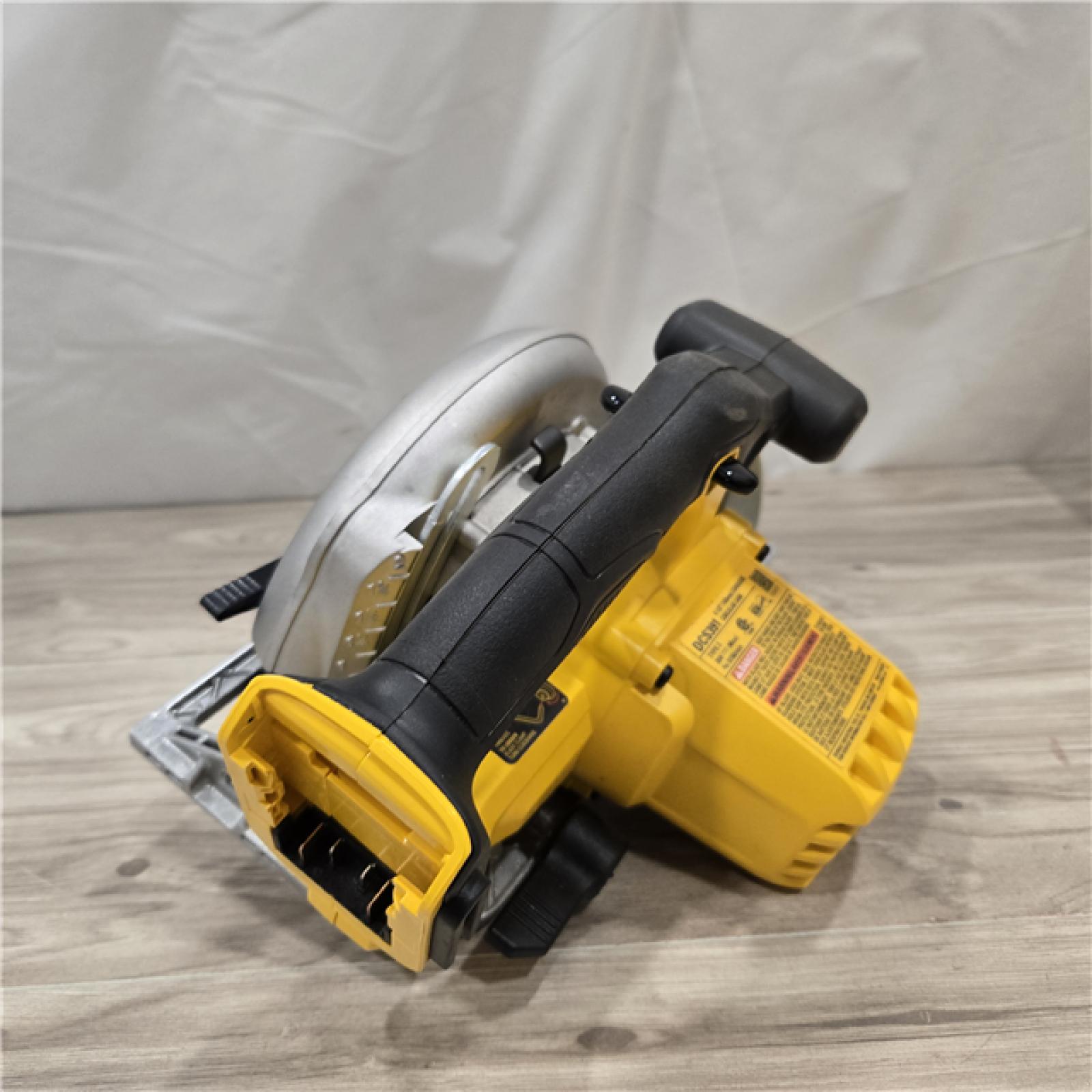 AS-IS DEWALT 6-1/2'' 165MM CIRCULAR SAW (Tool-Only)
