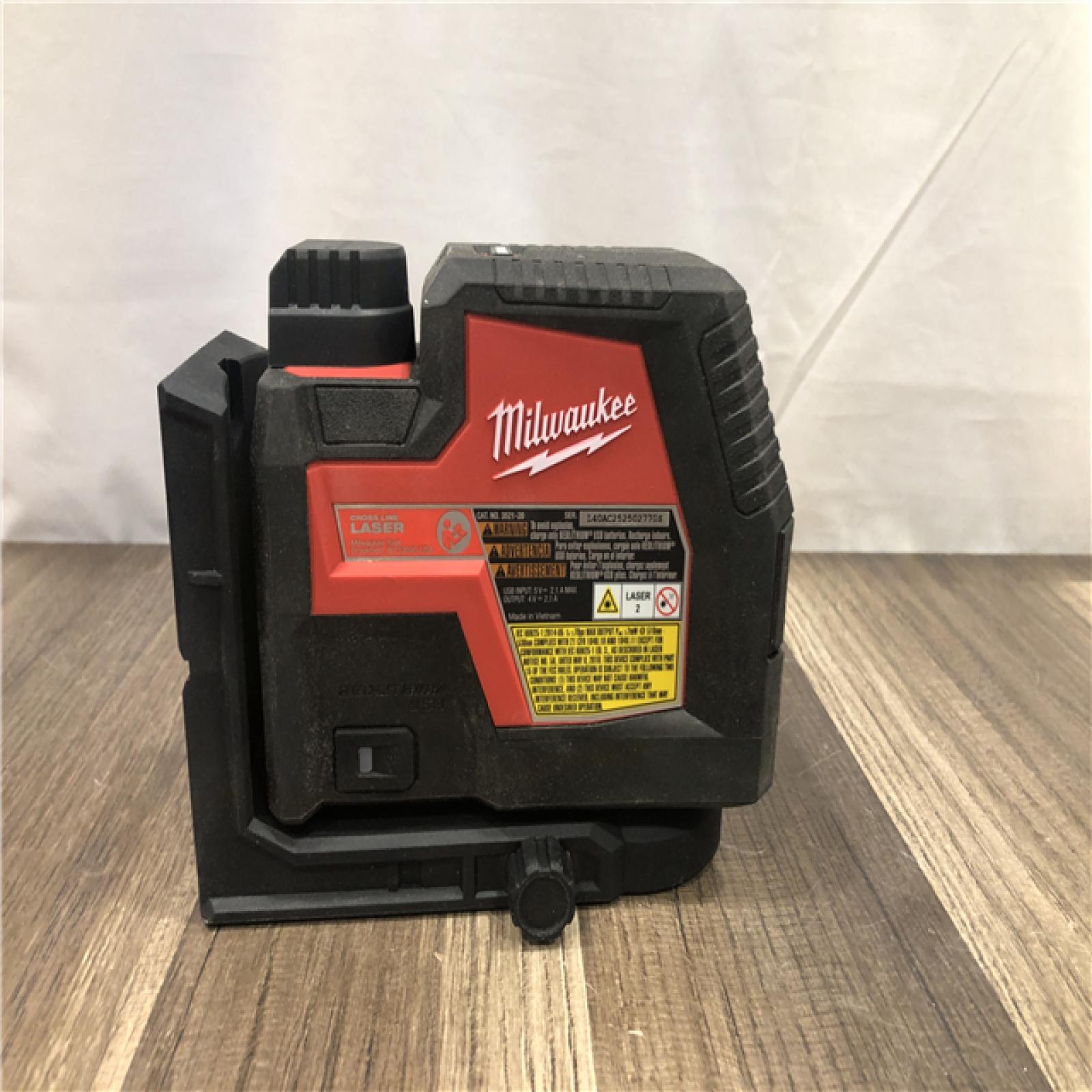AS-IS Milwaukee 100 ft. REDLITHIUM Lithium-Ion USB Green Rechargeable Cross Line Laser Level with Charger