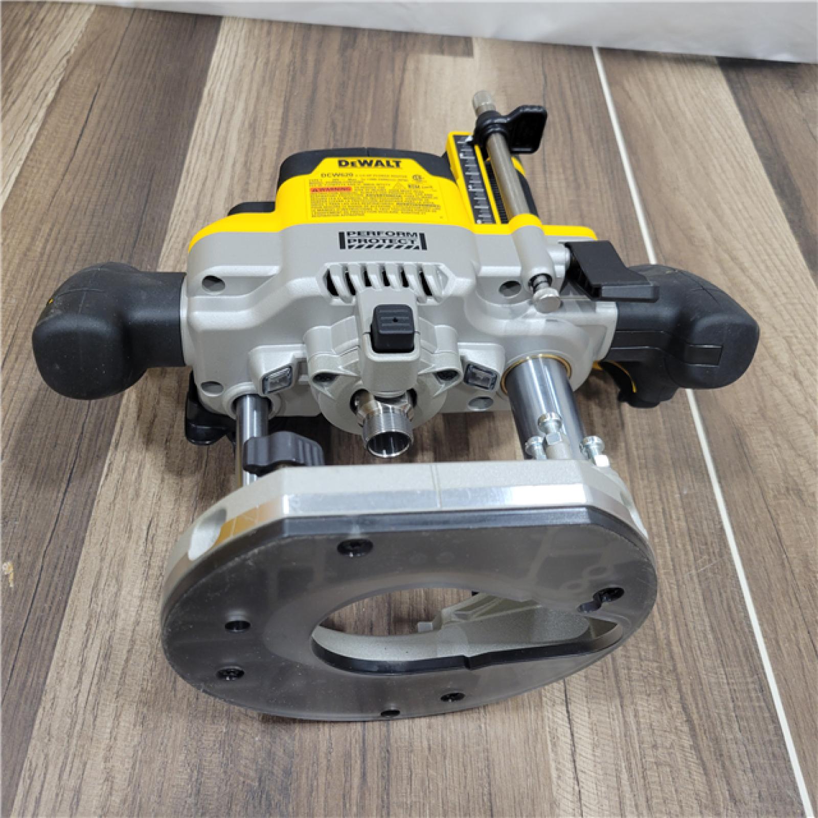AS-IS  DEWALT 20V MAX XR 2-1/4 Peak HP Brushless Cordless Plunge Router (Tool Only)