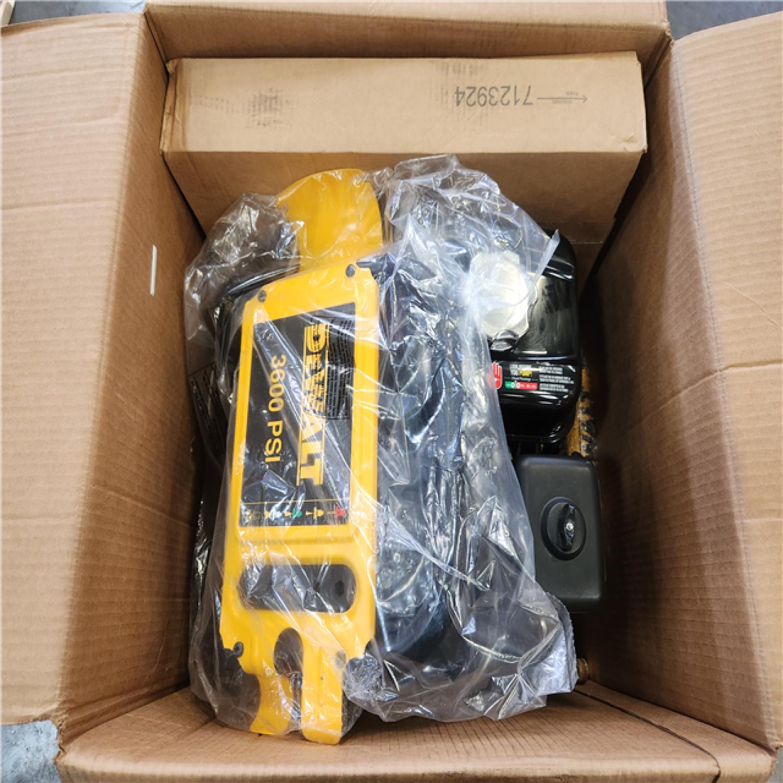 Phoenix NEW DEWALT 3600 PSI 2.5 GPM Gas Pressure Washer with Honda GX200 Engine  Heavy-Duty Commercial Cold Water Power Cleaner