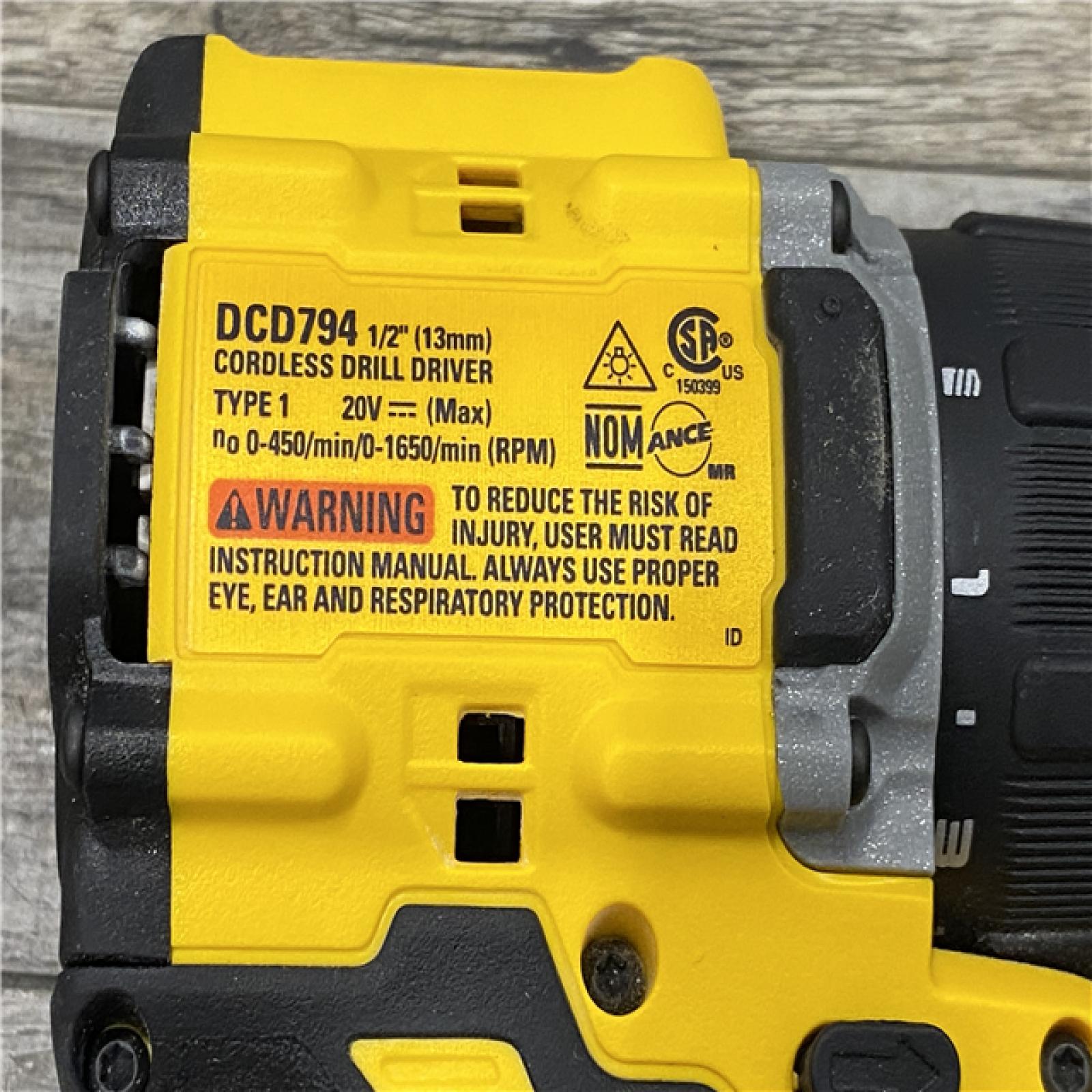 AS-IS DEWALT ATOMIC 20-Volt MAX Lithium-Ion Cordless Combo Kit