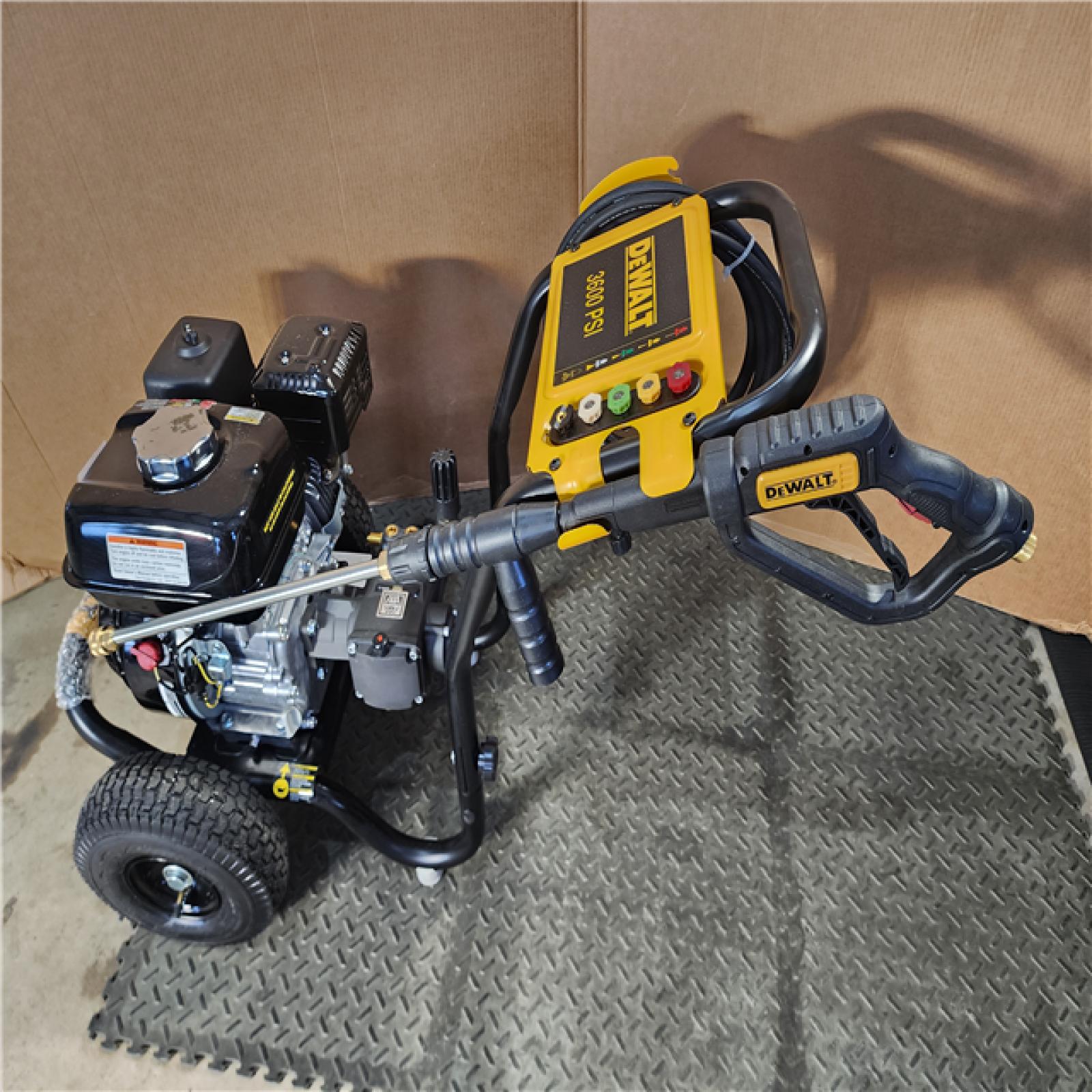 HOUSTON LOCATION - AS-IS DEWALT 3600 PSI 2.5 GPM Gas Cold Water Professional Pressure Washer with HONDA GX200 Engine