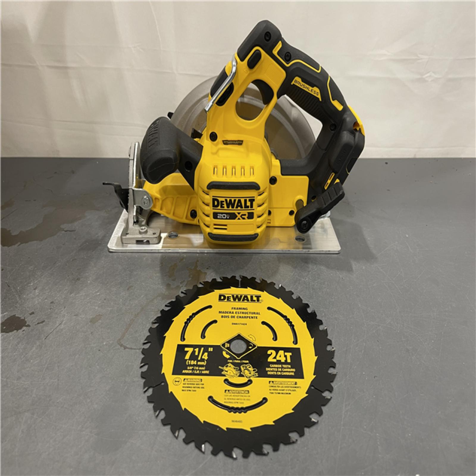 AS-IS - DEWALT 20-Volt MAX 7-1/4 in. Cordless Circular Saw