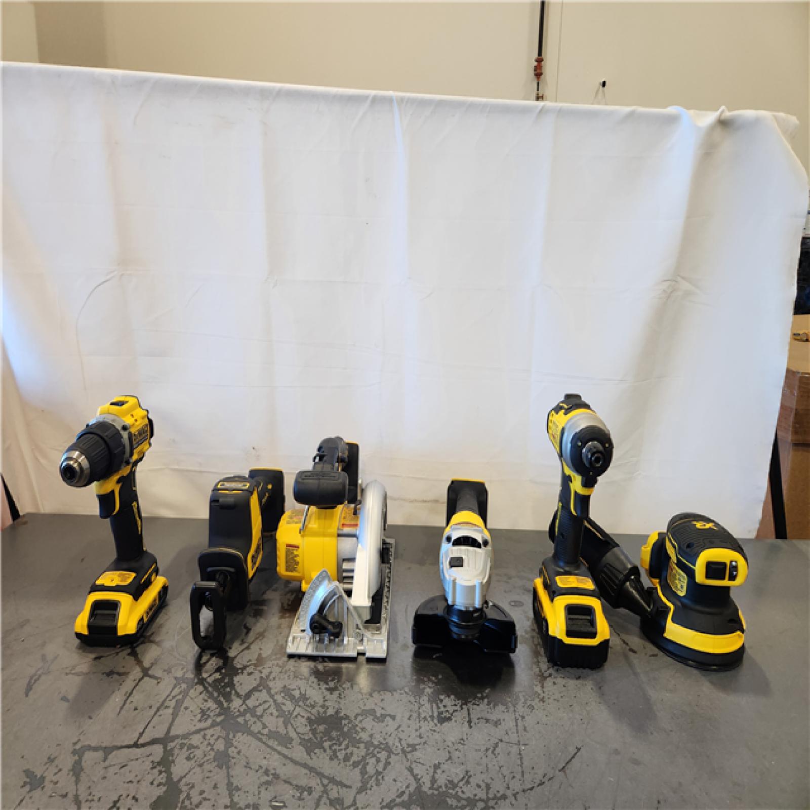 AS-IS- DEWALT 20V Lithium-Ion Cordless 6-Tool Combo Kit with 5.0 Ah and 2.0 Ah Batteries  Charger and Tough System 2.0 Rolling Toolbox