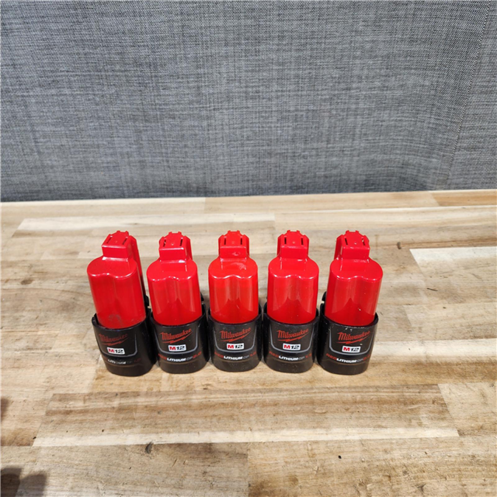 HOUSTON LOCATION - AS-IS MILWAUKEE BATTERY PACK QTY - 10