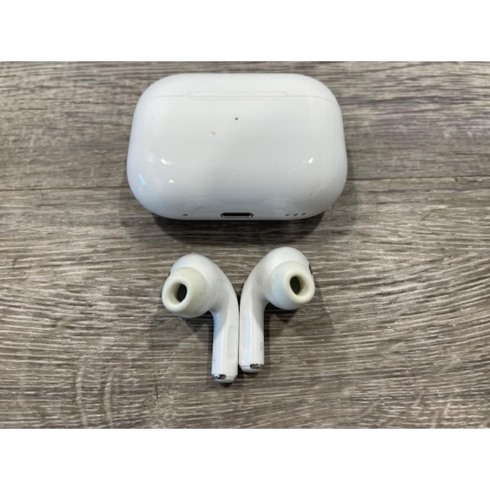 AS-IS Apple AirPods Pro 2 MagSafe Charging Case (Lightning)