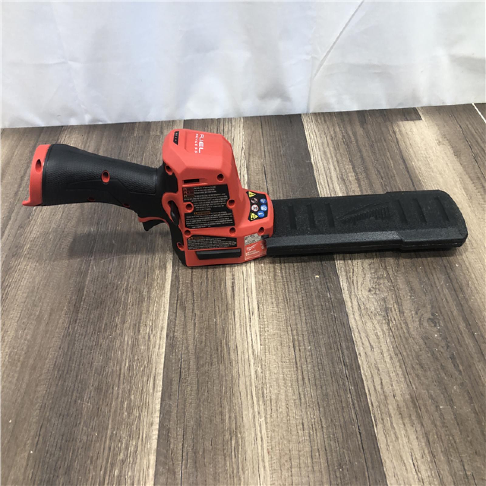 AS-IS Milwaukee  FUEL 8 in. 12V Lithium-Ion Brushless Cordless Hedge Trimmer Kit